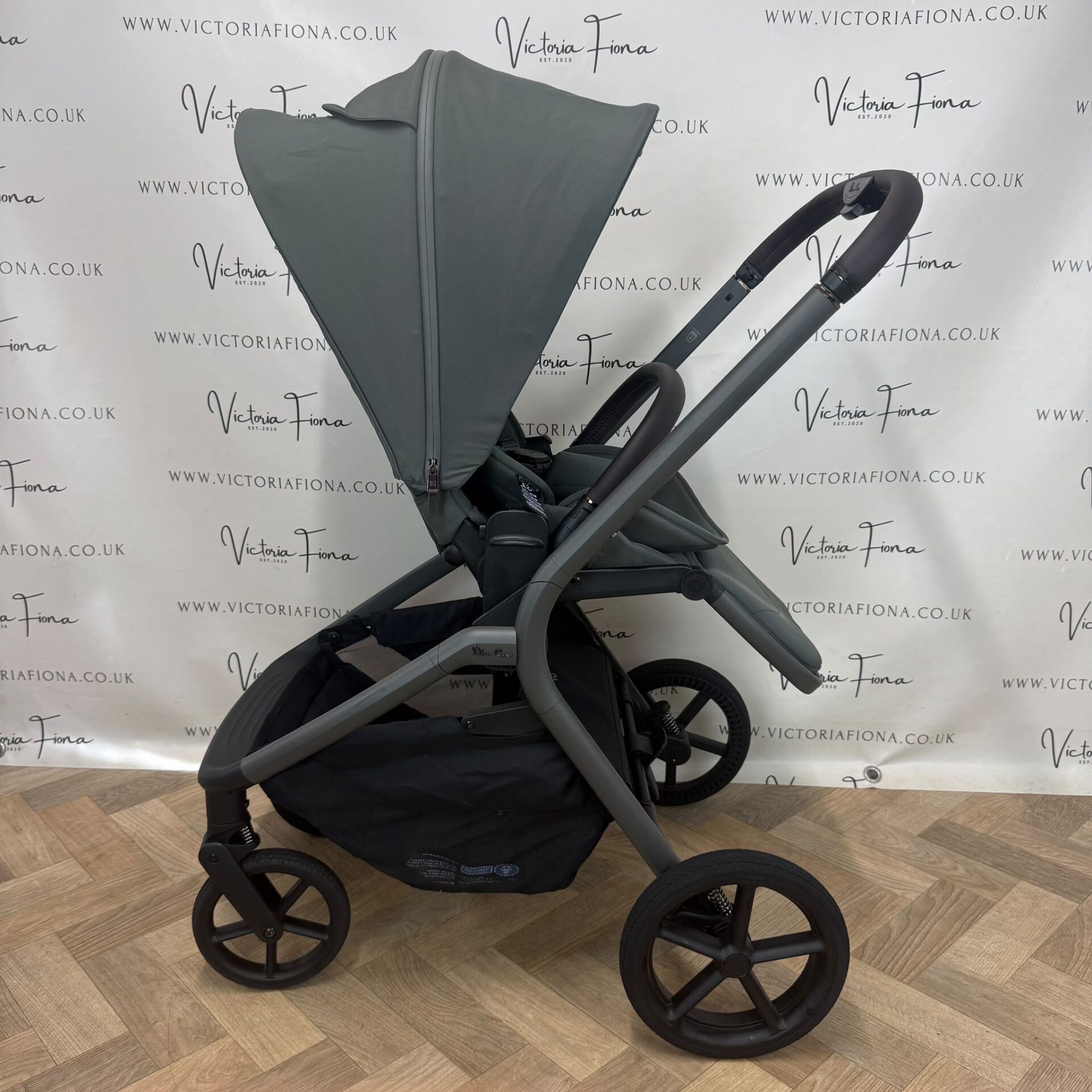 EX DISPLAY Silver Cross Breez Carrycot & Pushchair - Pewter - Image 7