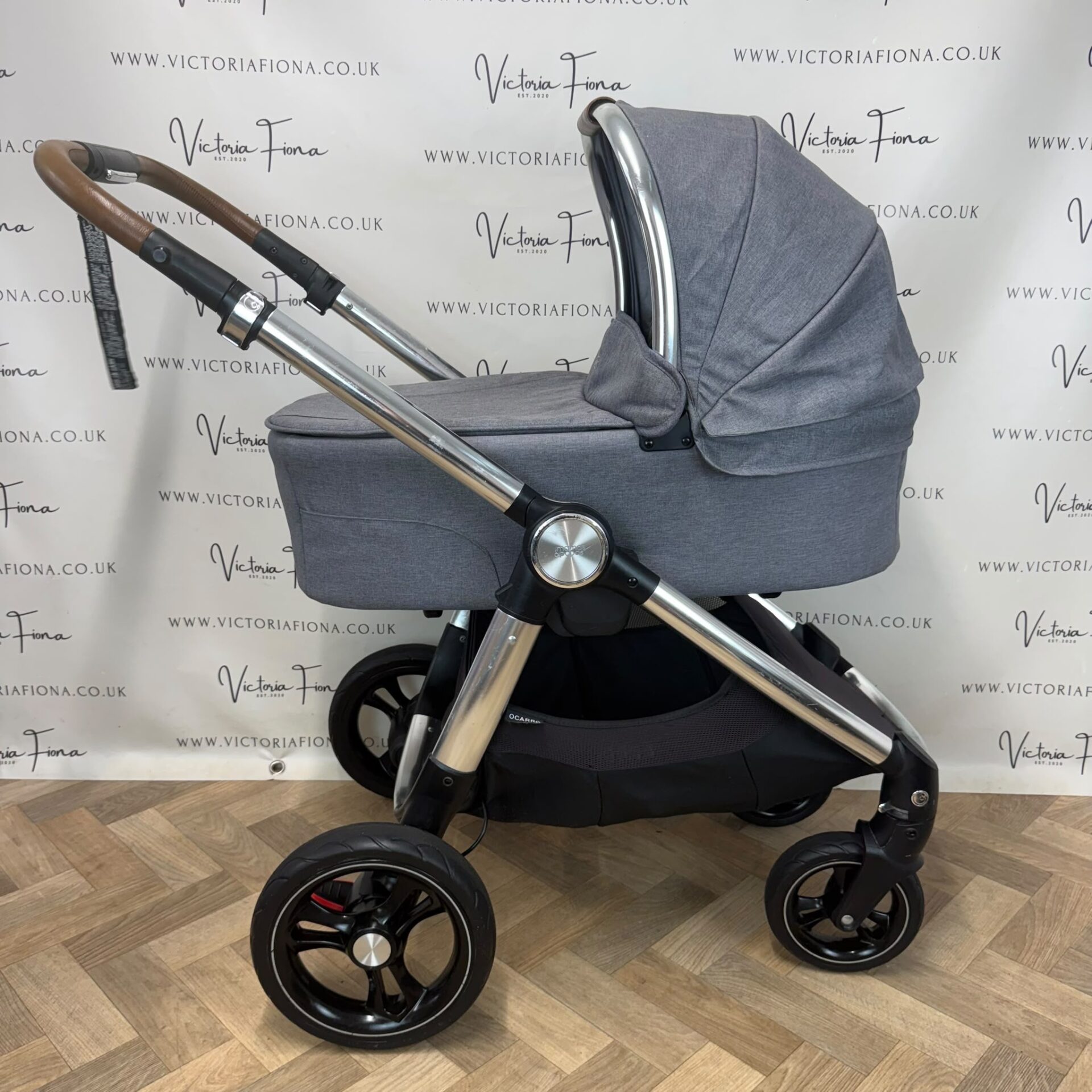 PRELOVED Mamas & Papas Ocarro Pushchair & Carrycot with Cybex 360 Spin Car Seat & Isofix - Shadow Grey 🩶 - Image 2