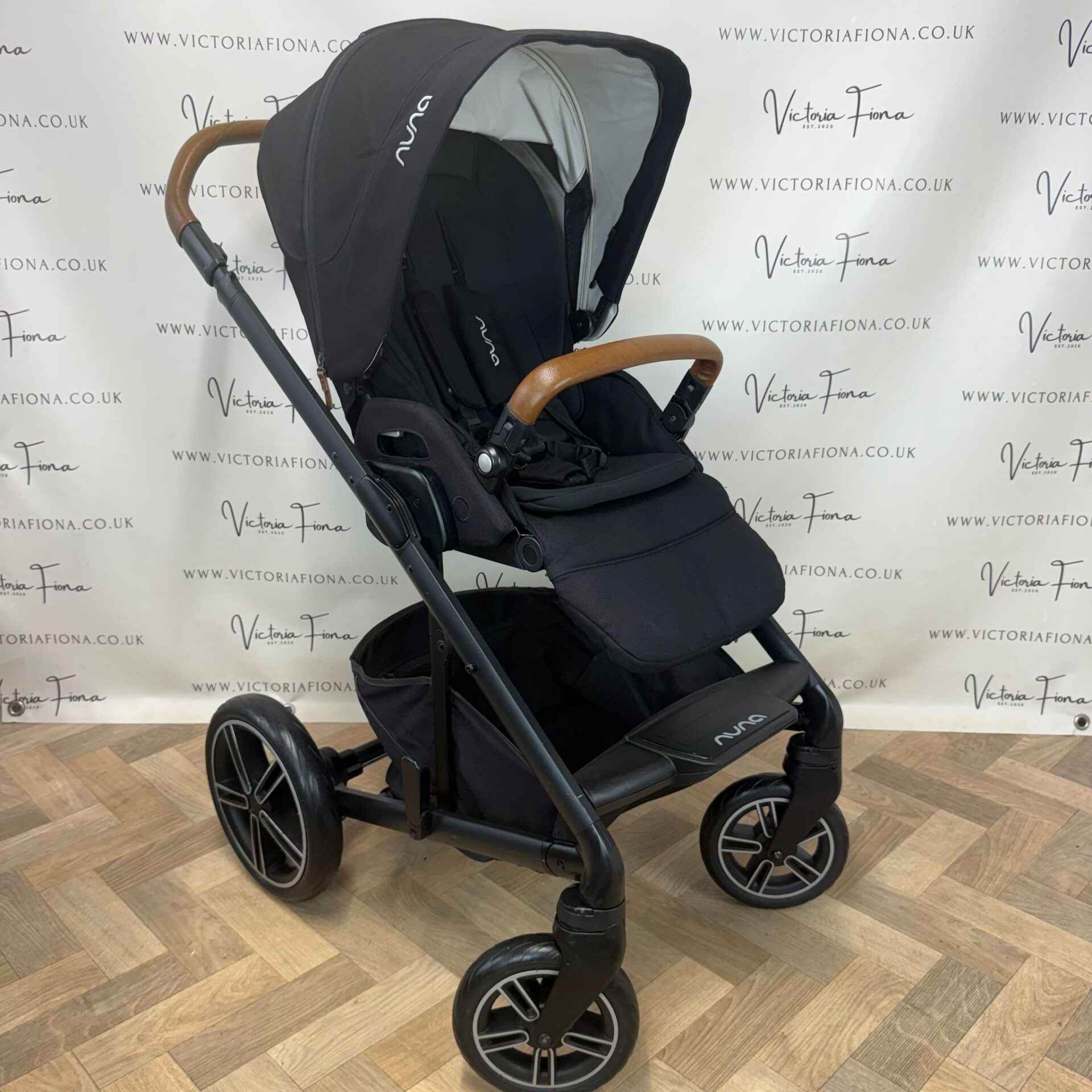 PRELOVED Nuna Mixx Carrycot & Pushchair - Caviar Black - Image 7