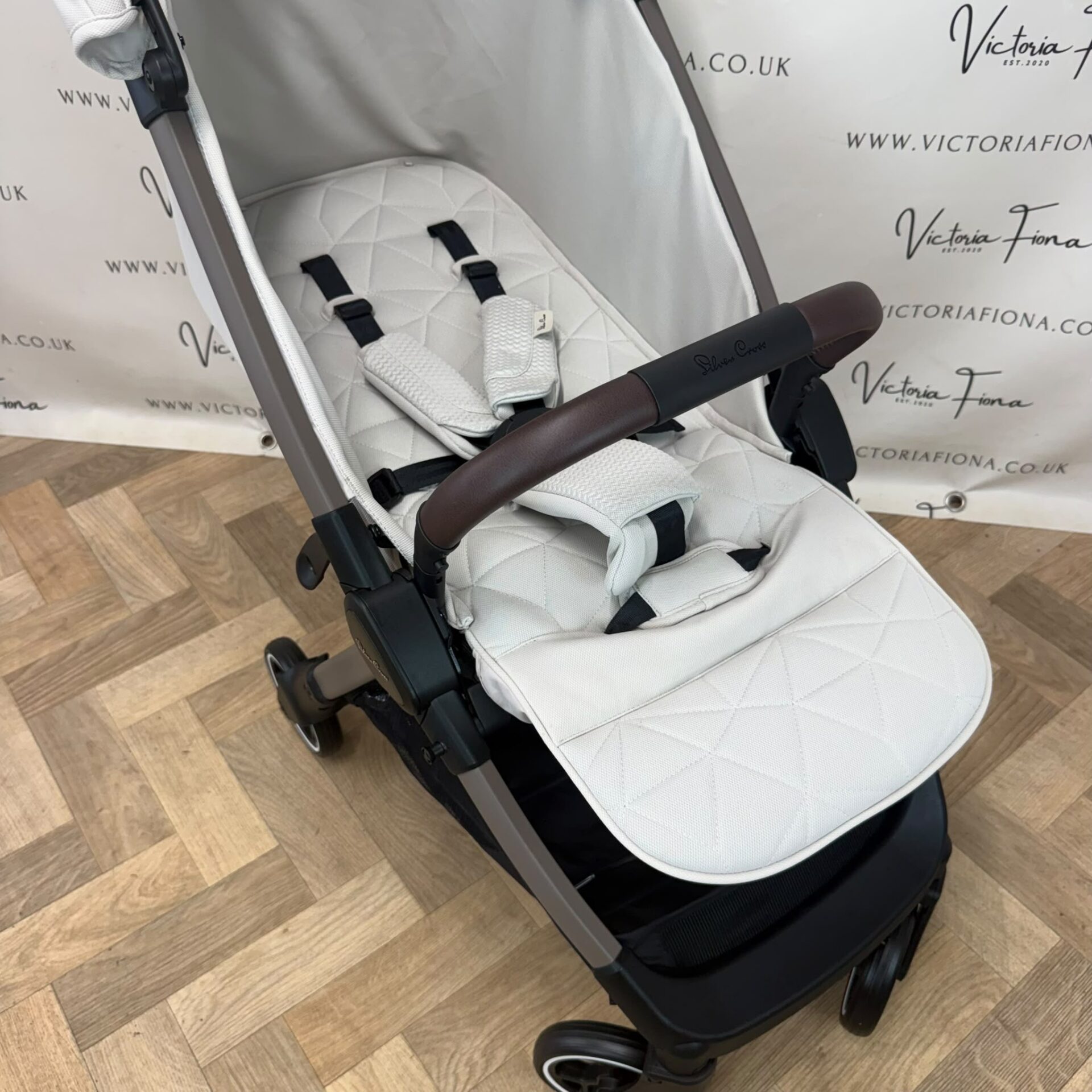 NEW Silver Cross Clic 2 Compact Stroller - Latte RRP£295 - Image 3