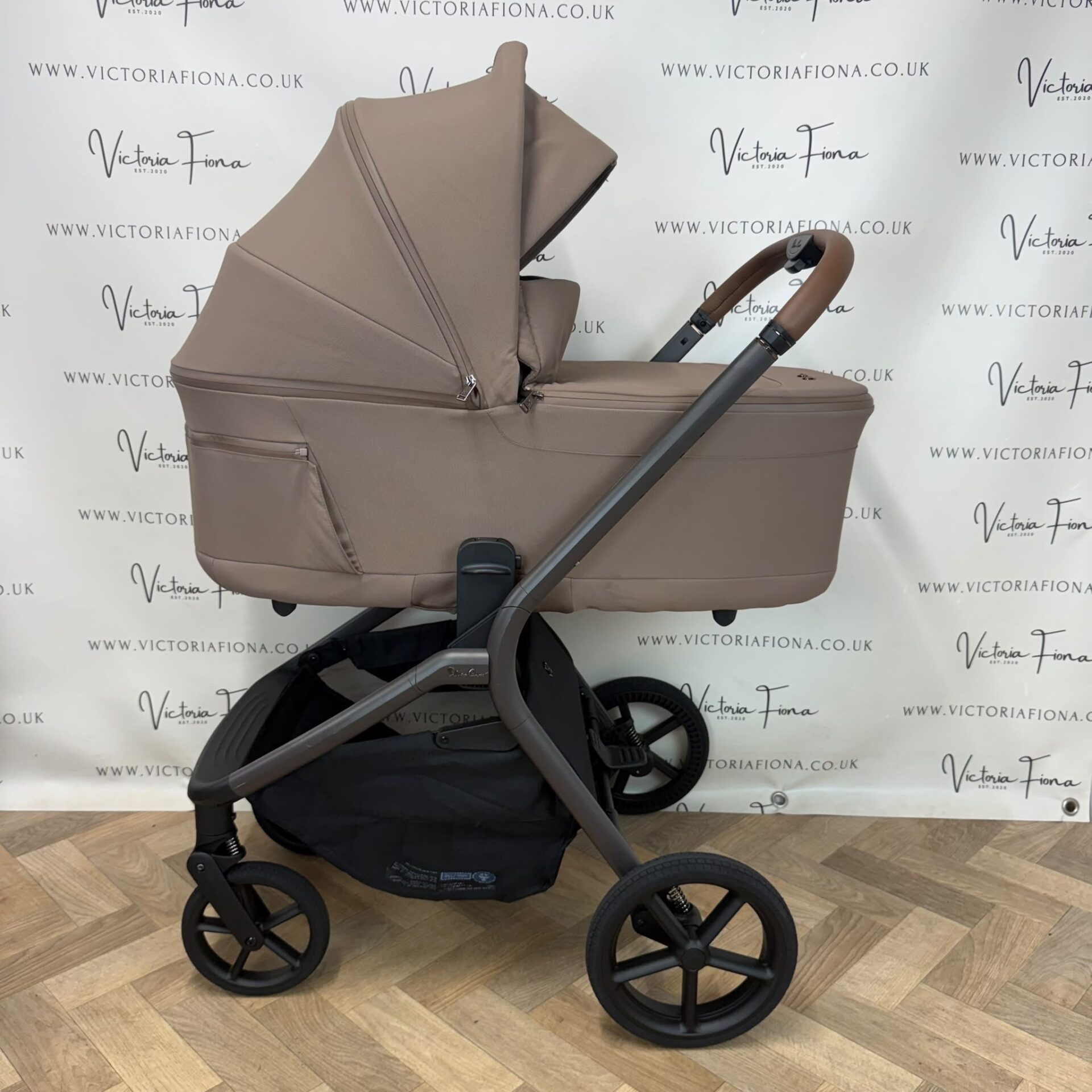 EX DISPLAY Silver Cross Breez Carrycot & Pushchair - Maple π - Image 4