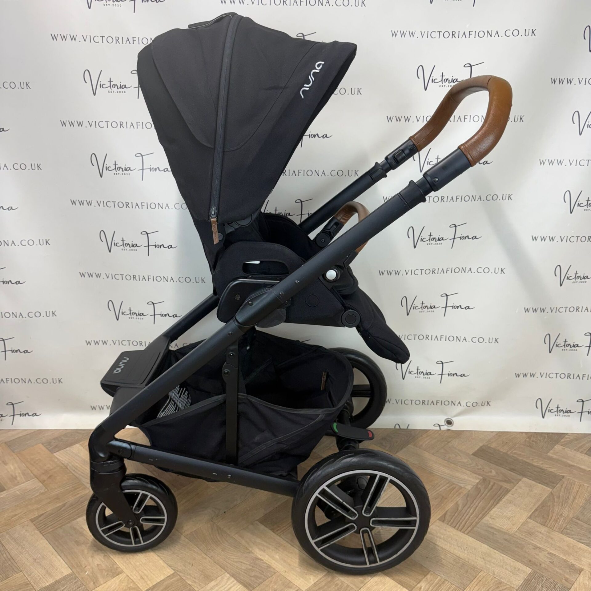 PRELOVED Nuna Mixx Carrycot & Pushchair - Caviar Black - Image 6