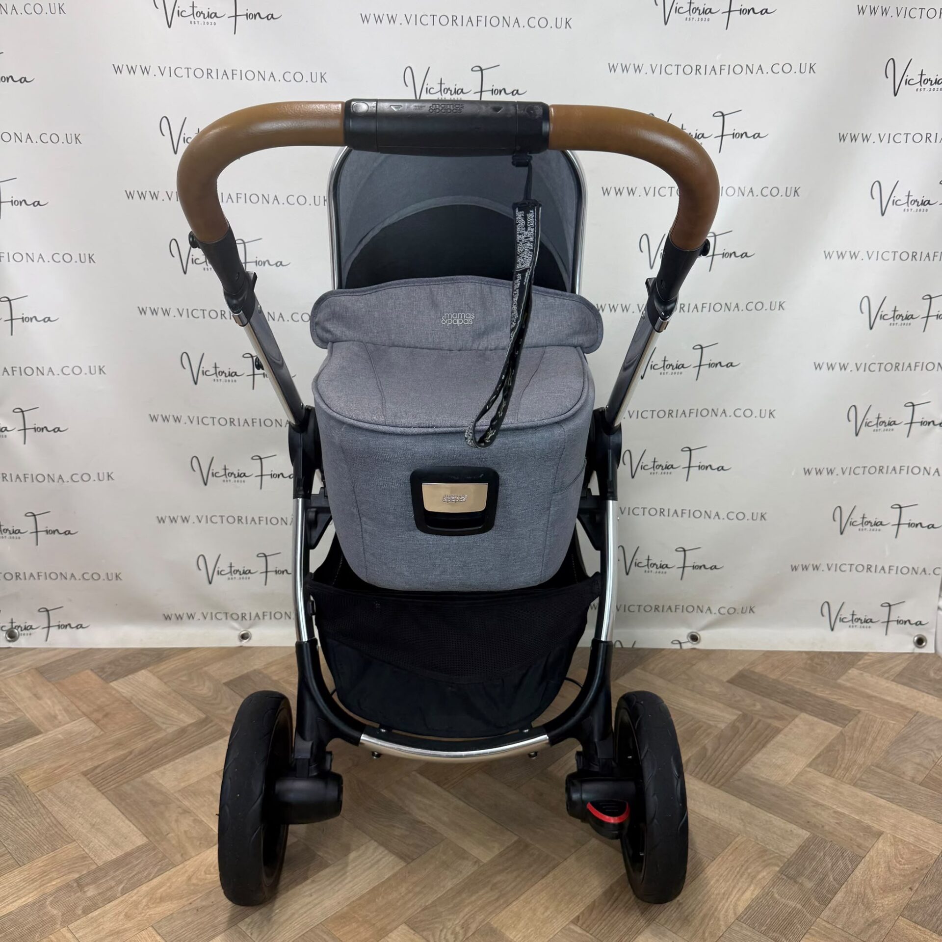 PRELOVED Mamas & Papas Ocarro Pushchair & Carrycot with Cybex 360 Spin Car Seat & Isofix - Shadow Grey 🩶 - Image 3