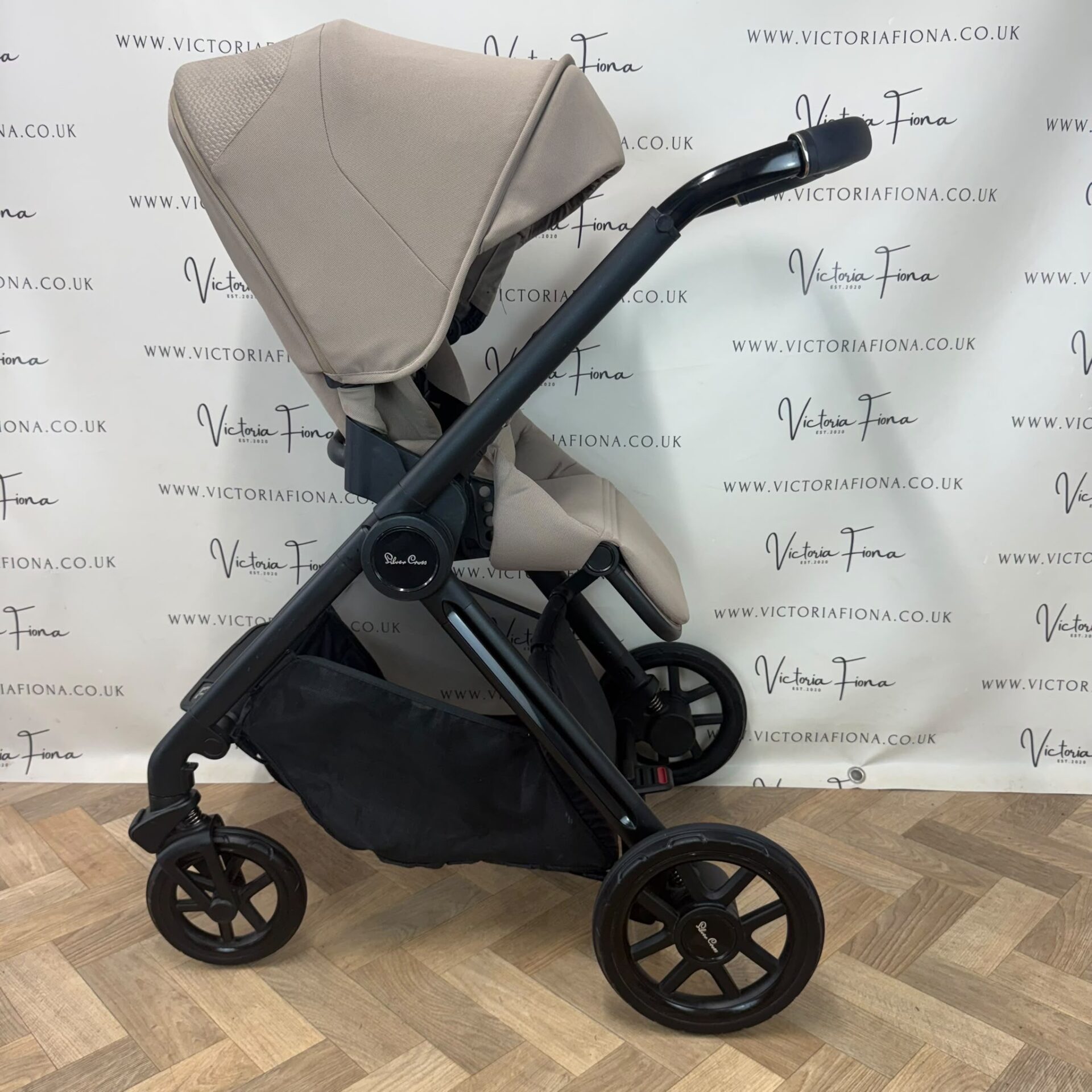 PRELOVED Silver Cross Reef 2 Carrycot & Pushchair - Mocha - Image 7