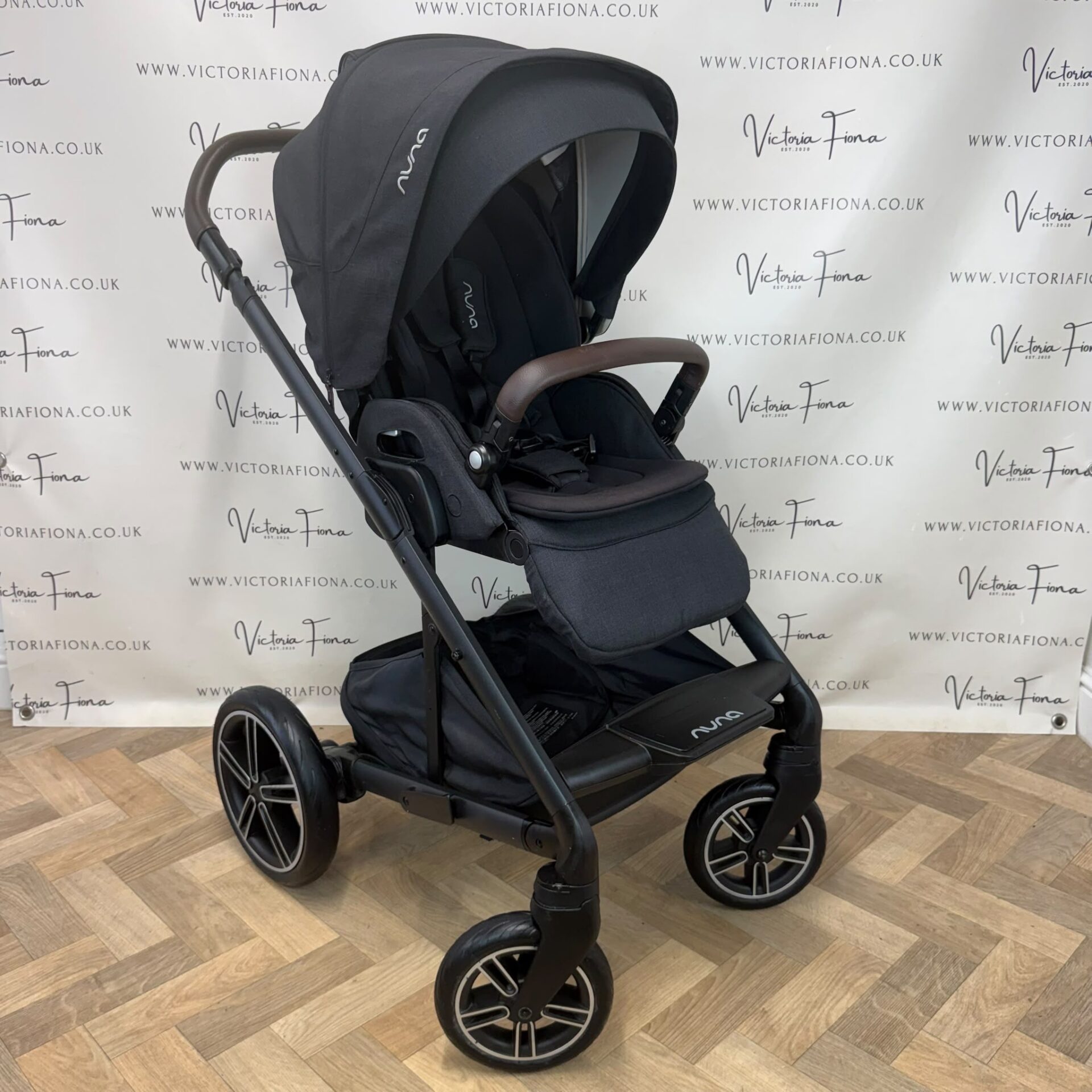 PRELOVED Nuna Mixx Next Carrycot & Pushchair - Caviar - Image 9