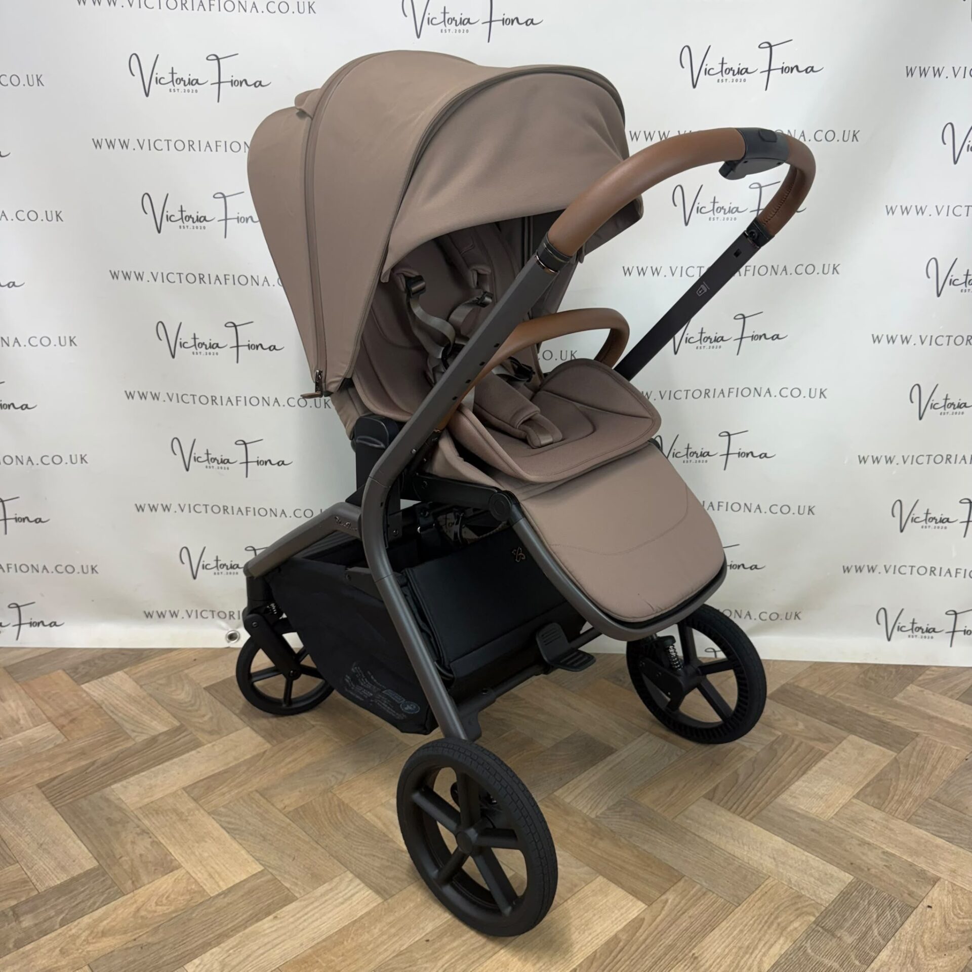 EX DISPLAY Silver Cross Breez Carrycot & Pushchair - Maple π - Image 7