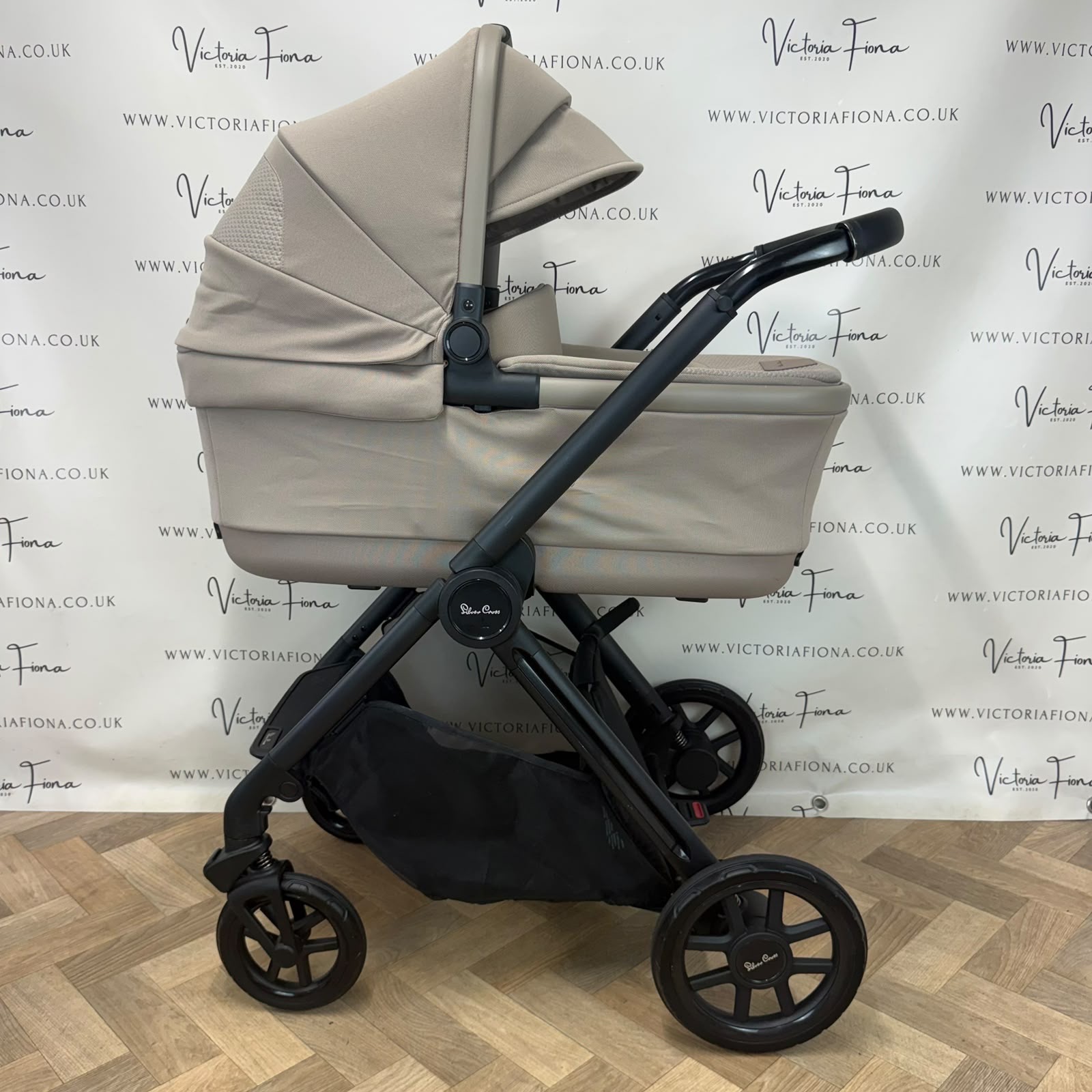 PRELOVED Silver Cross Reef 2 Carrycot & Pushchair - Mocha π€ - Image 2
