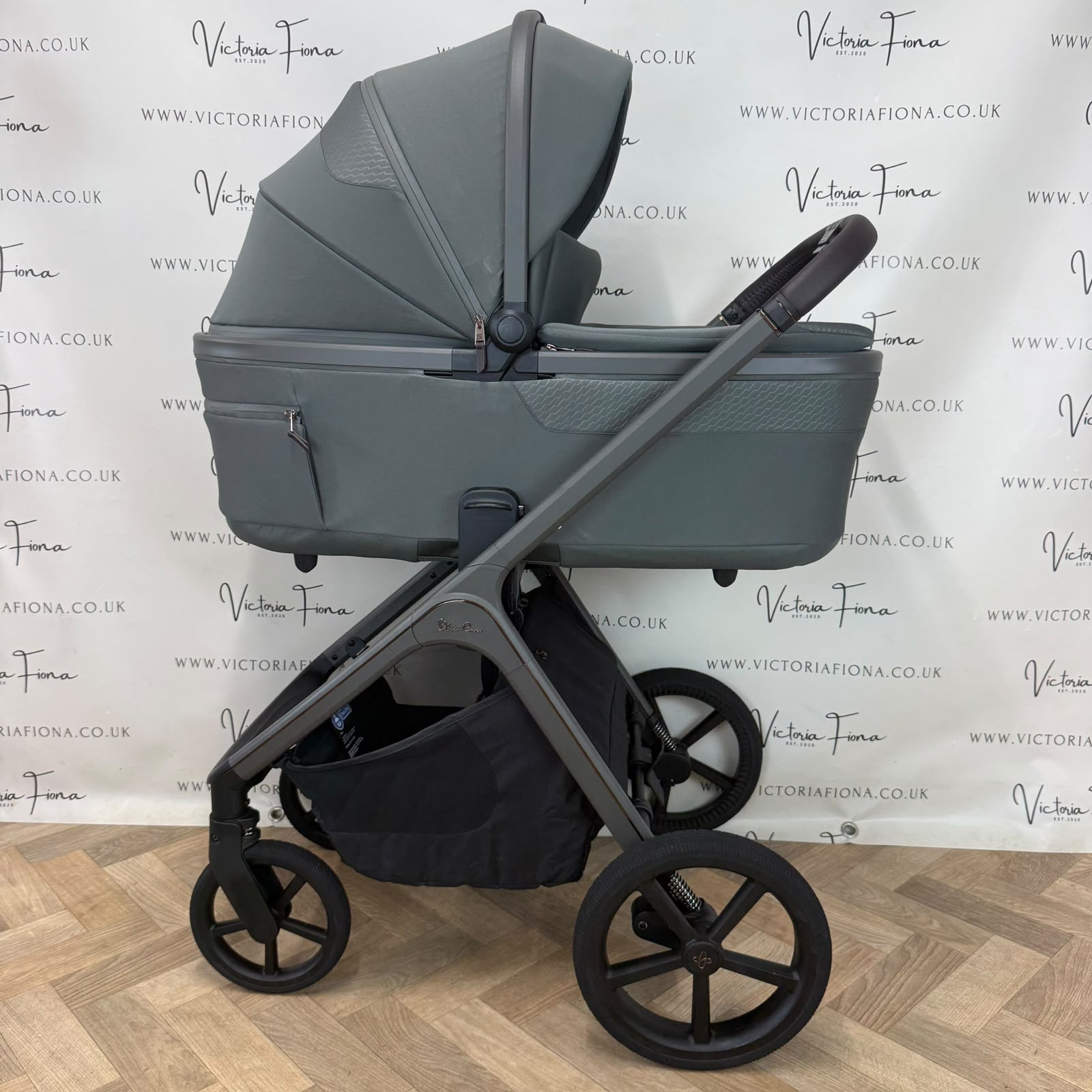 EX DISPLAY Silver Cross Cove 2 Carrycot & Pushchair - Pewter Green - Image 2