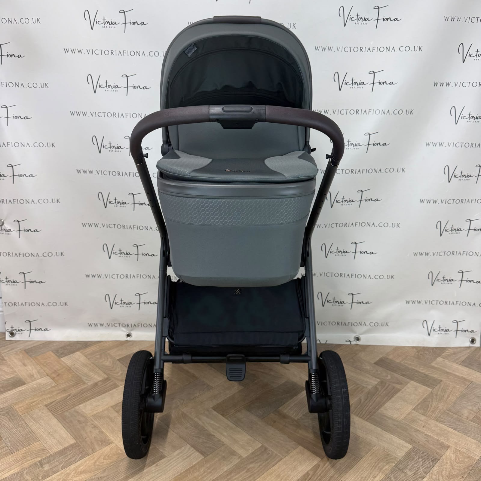 EX DISPLAY Silver Cross Cove 2 Carrycot & Pushchair - Pewter Green - Image 3