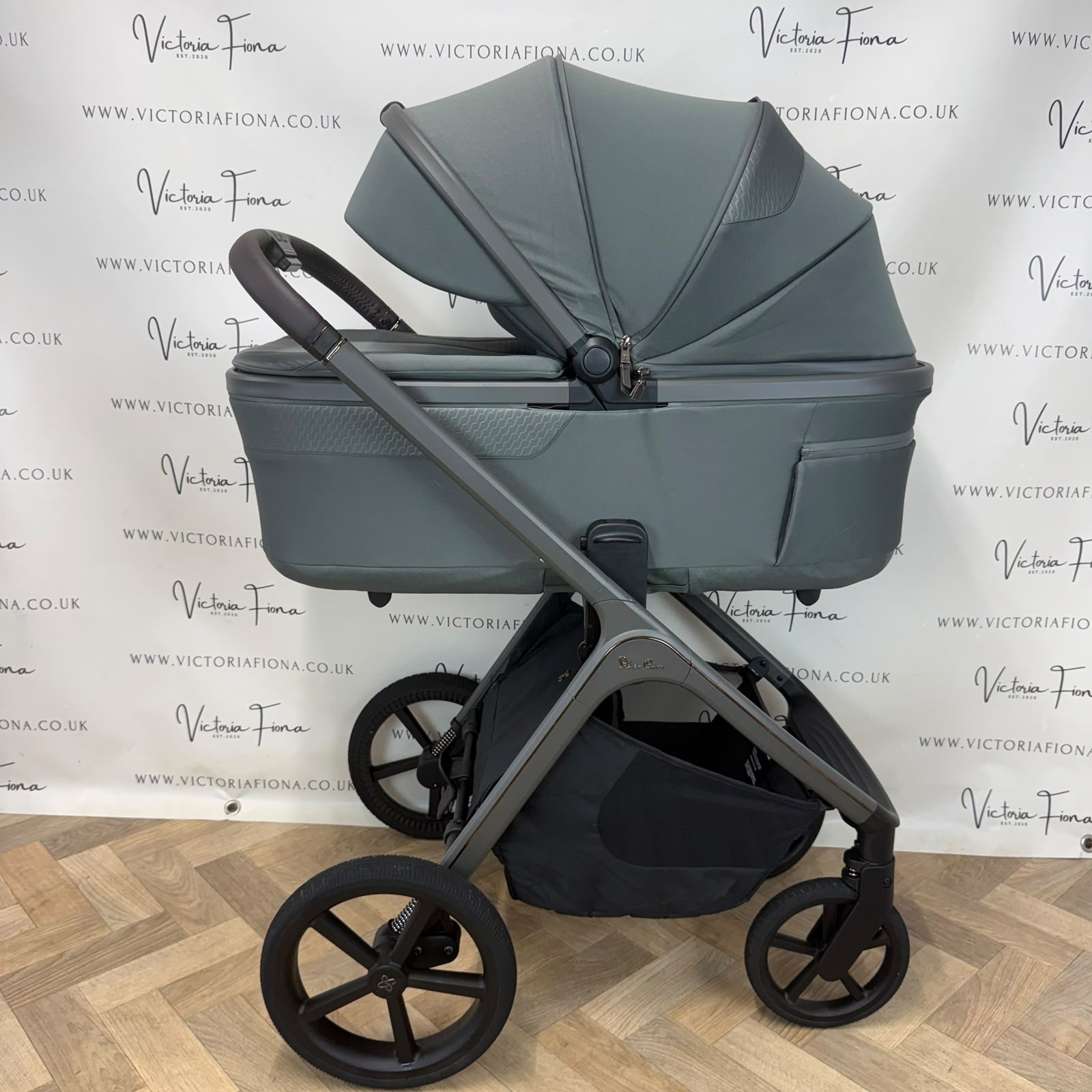 EX DISPLAY Silver Cross Cove 2 Carrycot & Pushchair - Pewter Green - Image 5