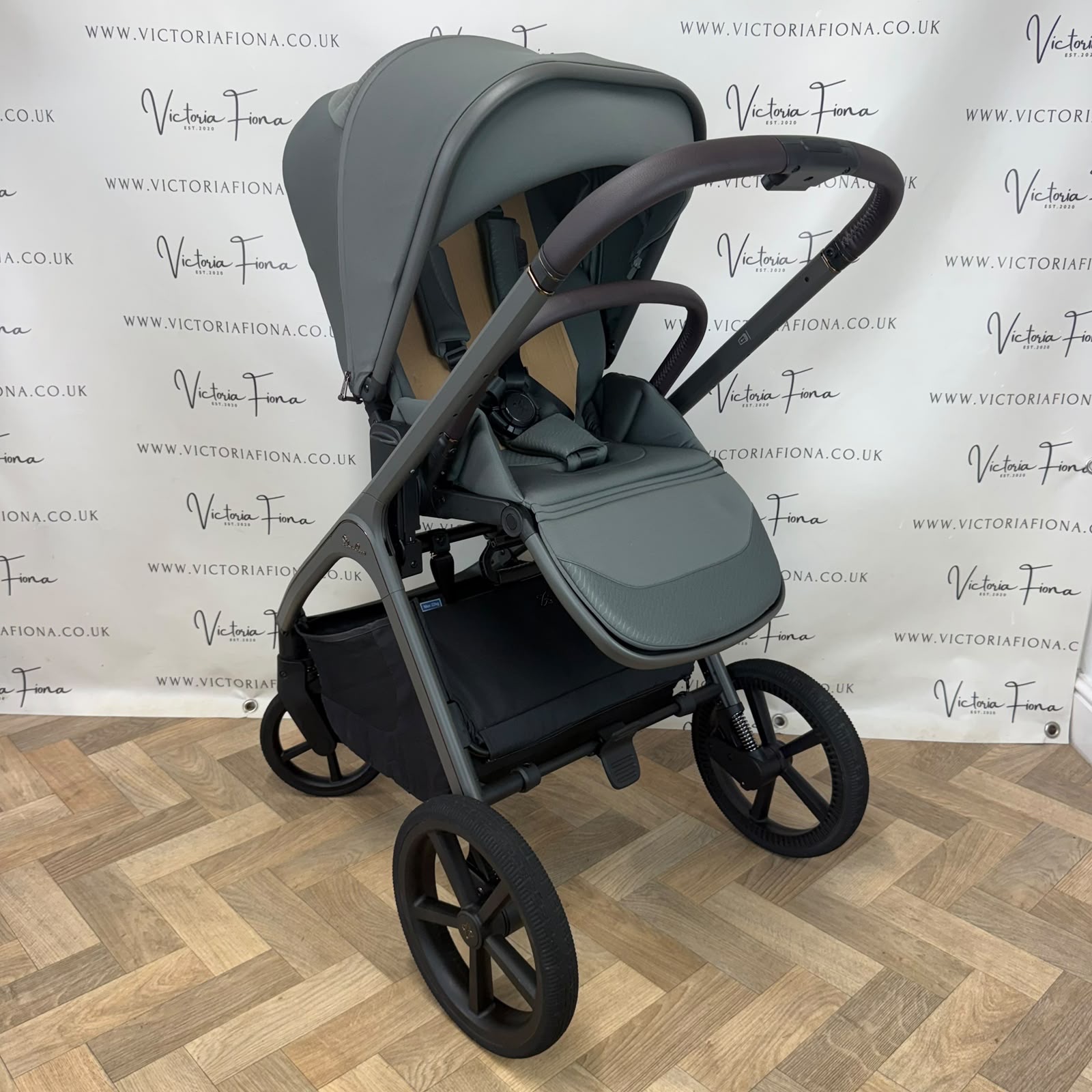 EX DISPLAY Silver Cross Cove 2 Carrycot & Pushchair - Pewter Green - Image 6