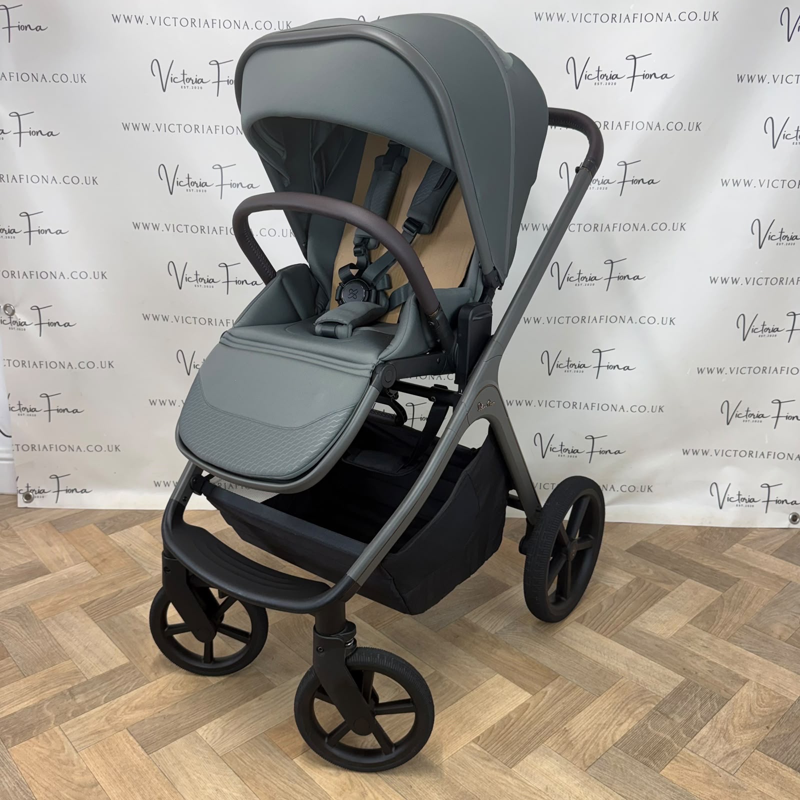 EX DISPLAY Silver Cross Cove 2 Carrycot & Pushchair - Pewter Green - Image 9