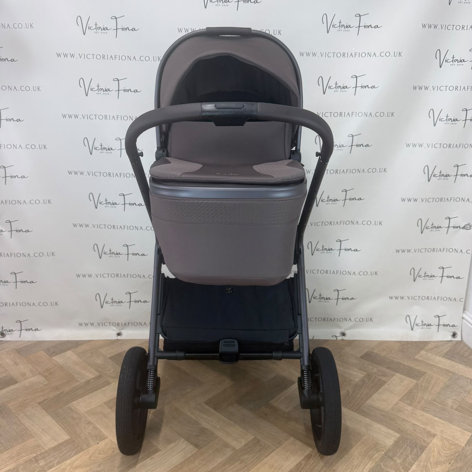 EX DISPLAY Silver Cross Cove 2 Carrycot & Pushchair - Chocolate - Image 3