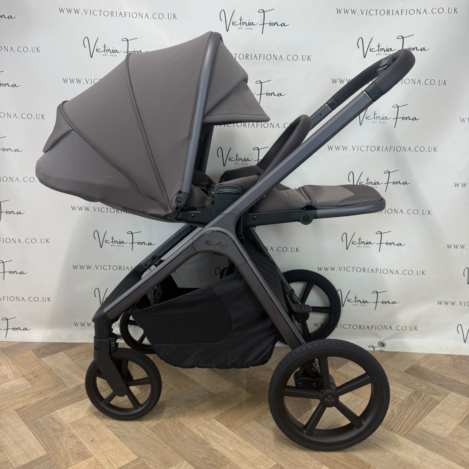 EX DISPLAY Silver Cross Cove 2 Carrycot & Pushchair - Chocolate - Image 9