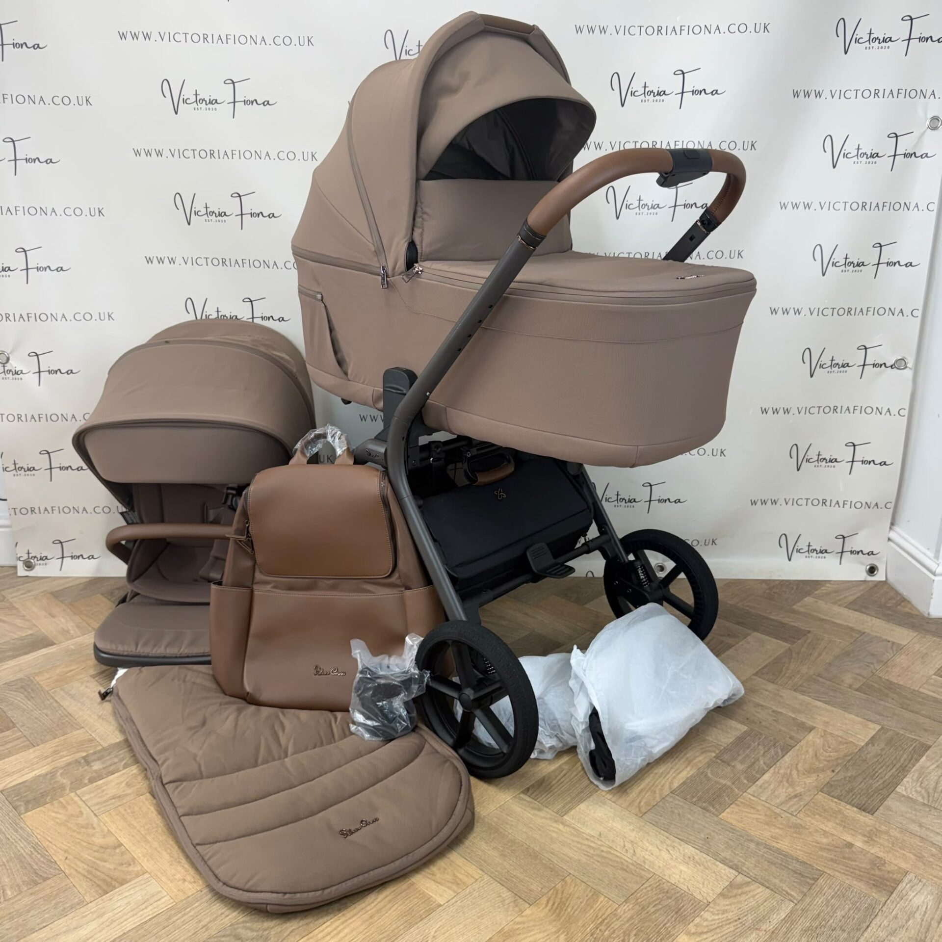 EX DISPLAY Silver Cross Breez Carrycot & Pushchair - Maple