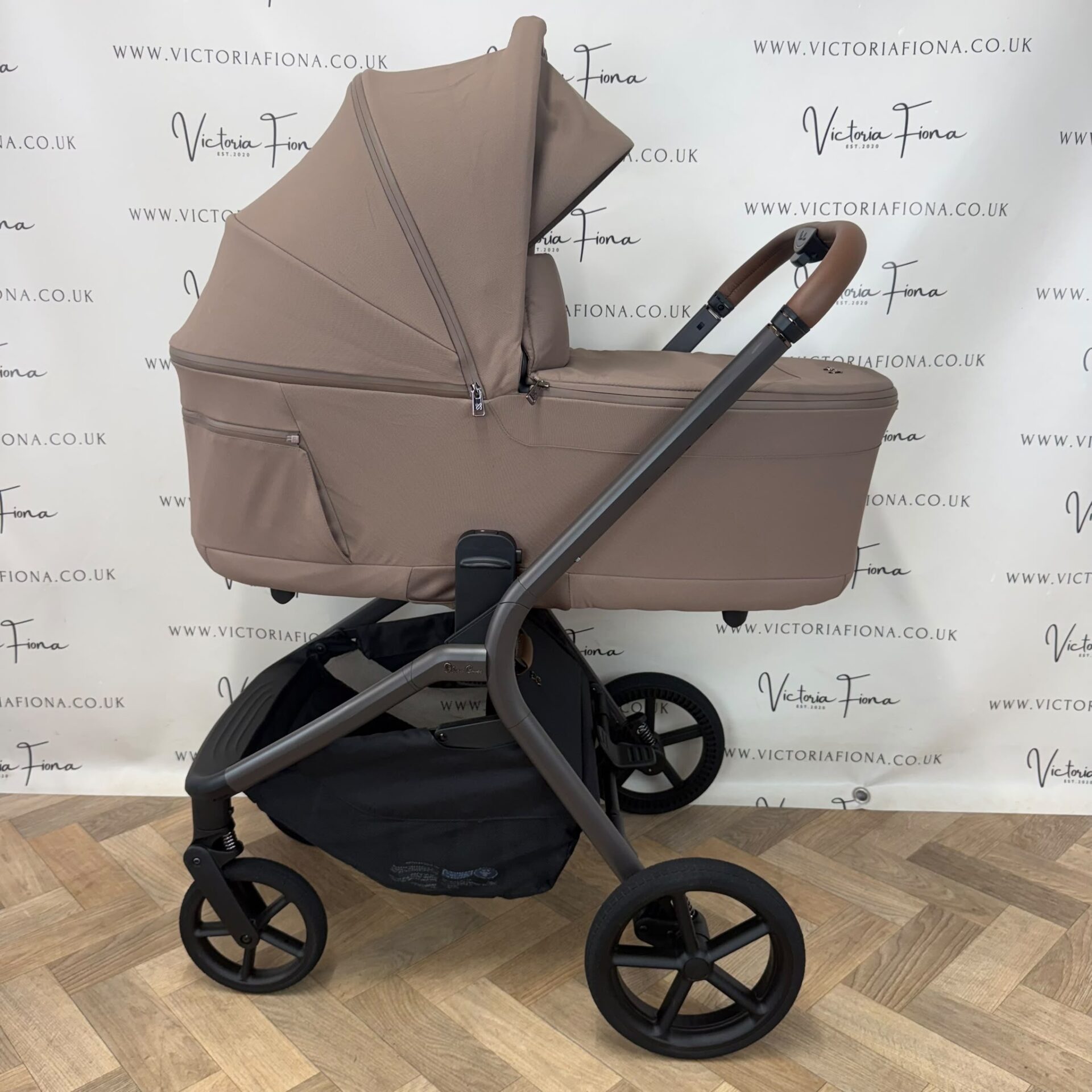 EX DISPLAY Silver Cross Breez Carrycot & Pushchair - Maple - Image 2