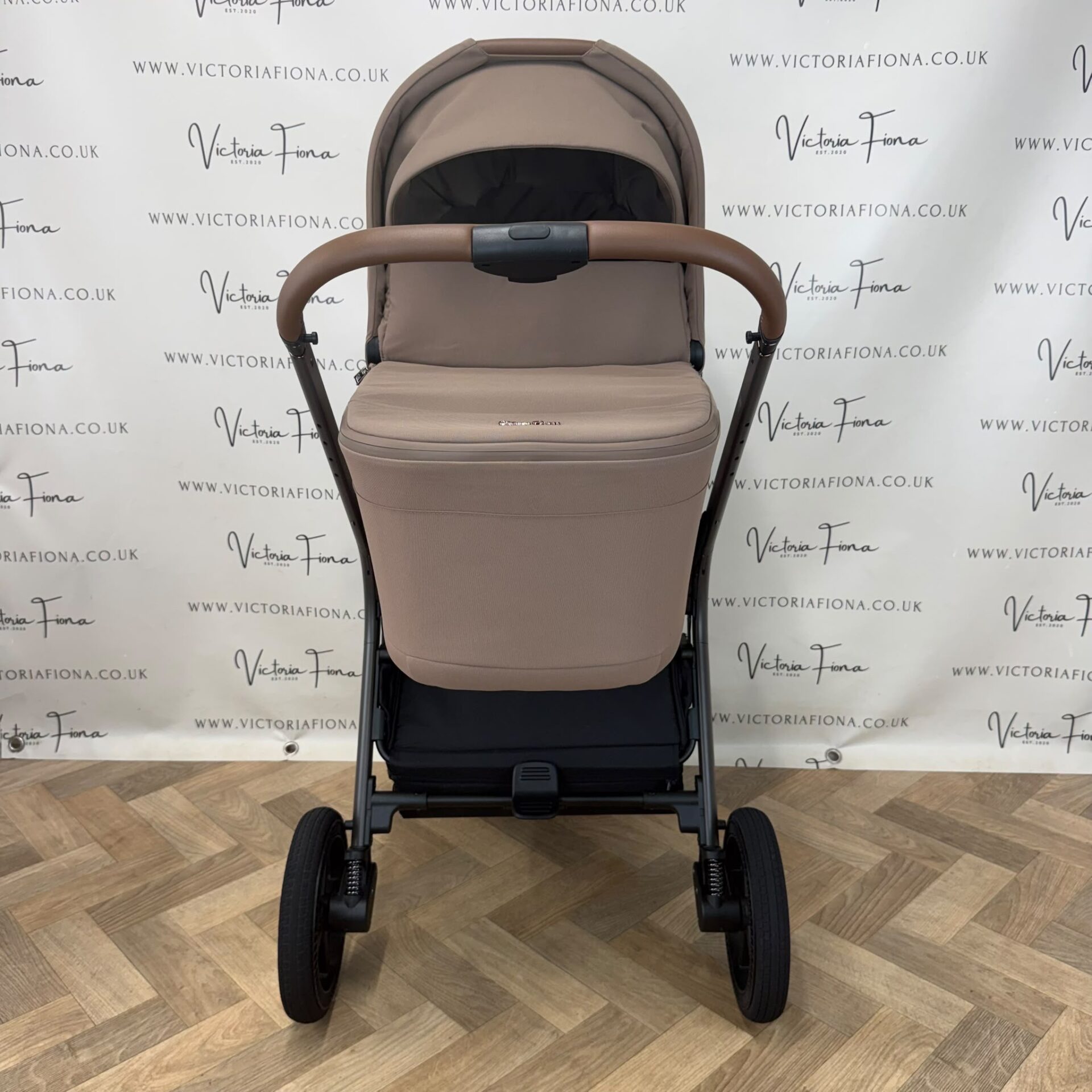 EX DISPLAY Silver Cross Breez Carrycot & Pushchair - Maple - Image 3