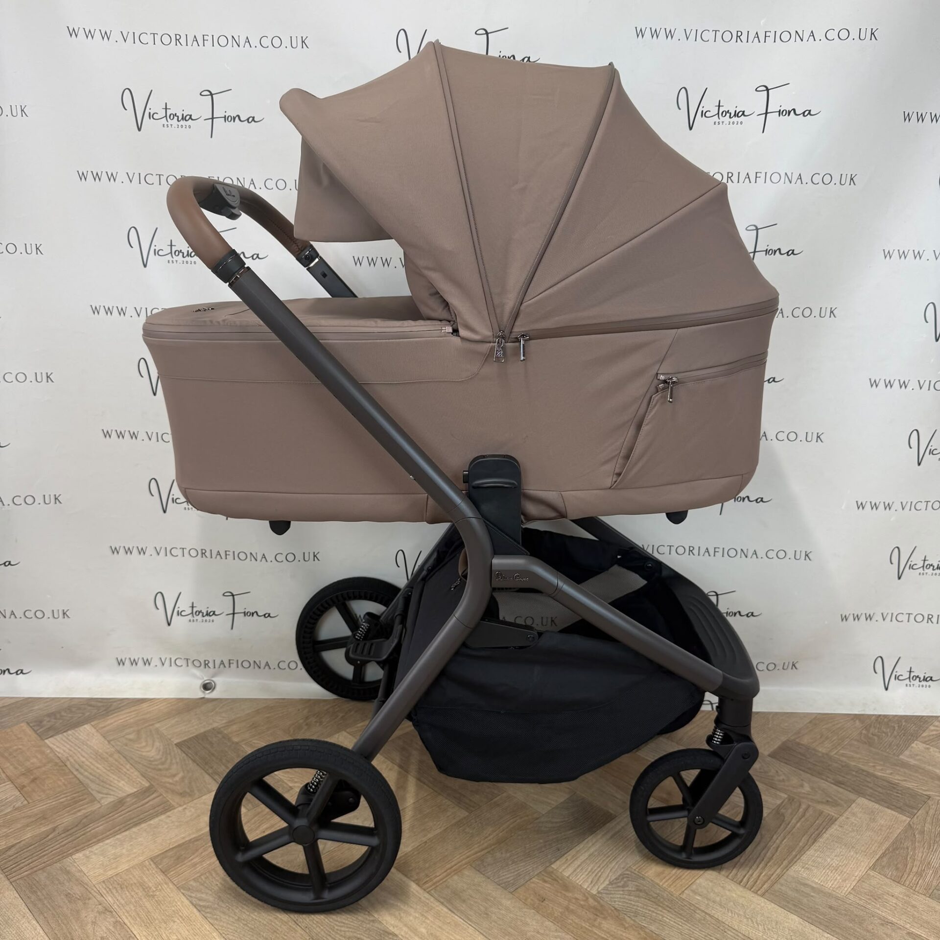EX DISPLAY Silver Cross Breez Carrycot & Pushchair - Maple - Image 5