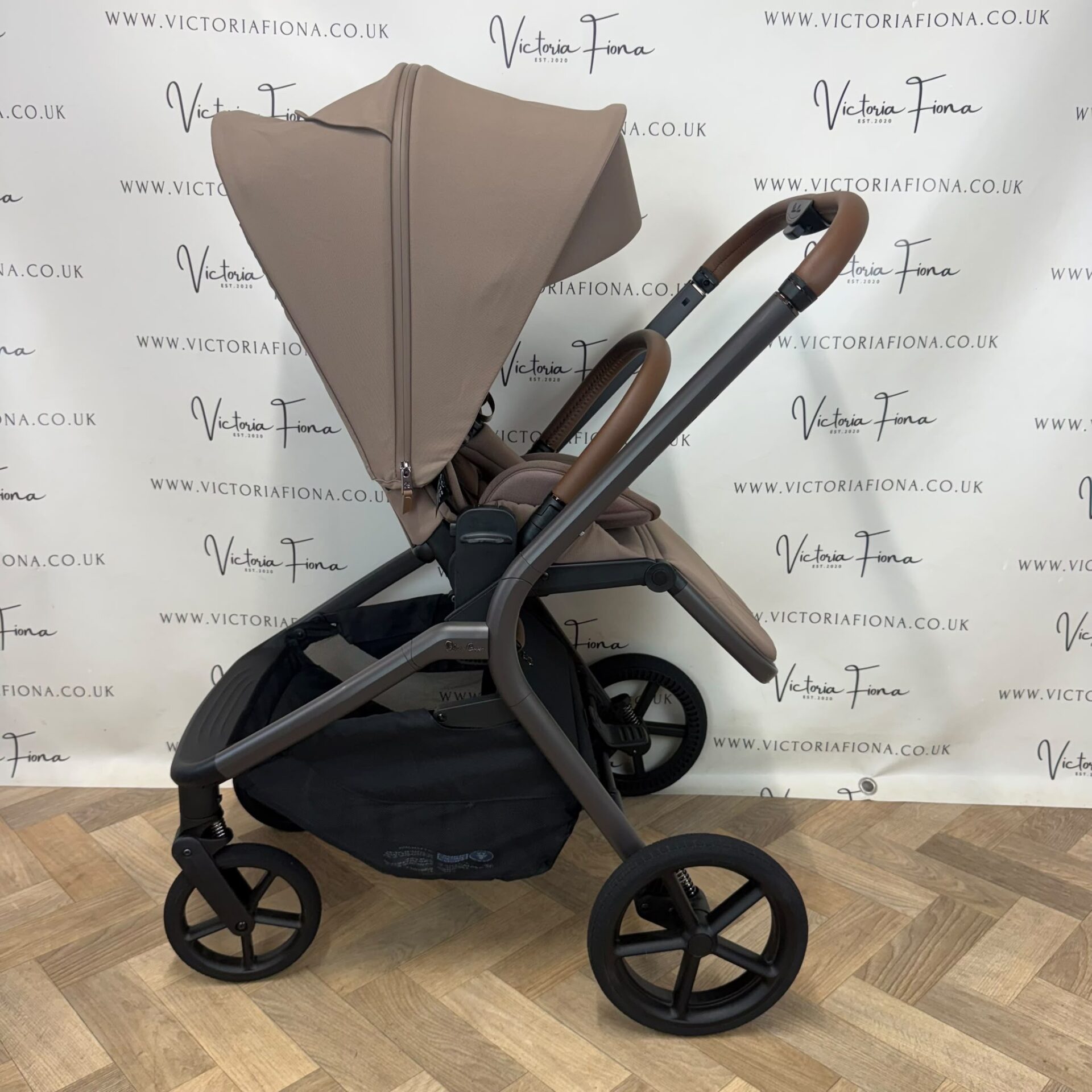 EX DISPLAY Silver Cross Breez Carrycot & Pushchair - Maple - Image 7