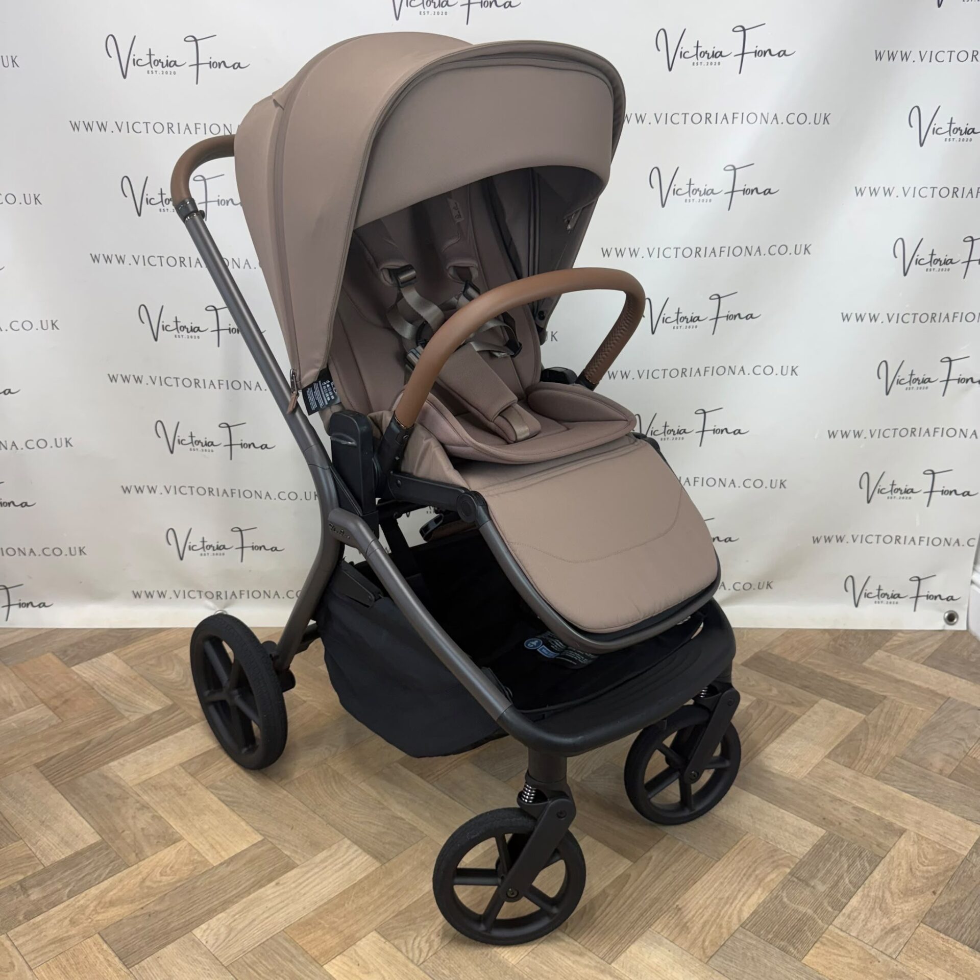 EX DISPLAY Silver Cross Breez Carrycot & Pushchair - Maple - Image 9