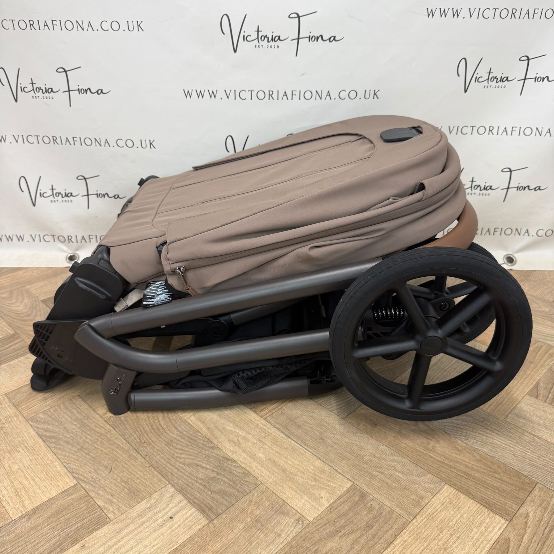 EX DISPLAY Silver Cross Breez Carrycot & Pushchair - Maple - Image 10