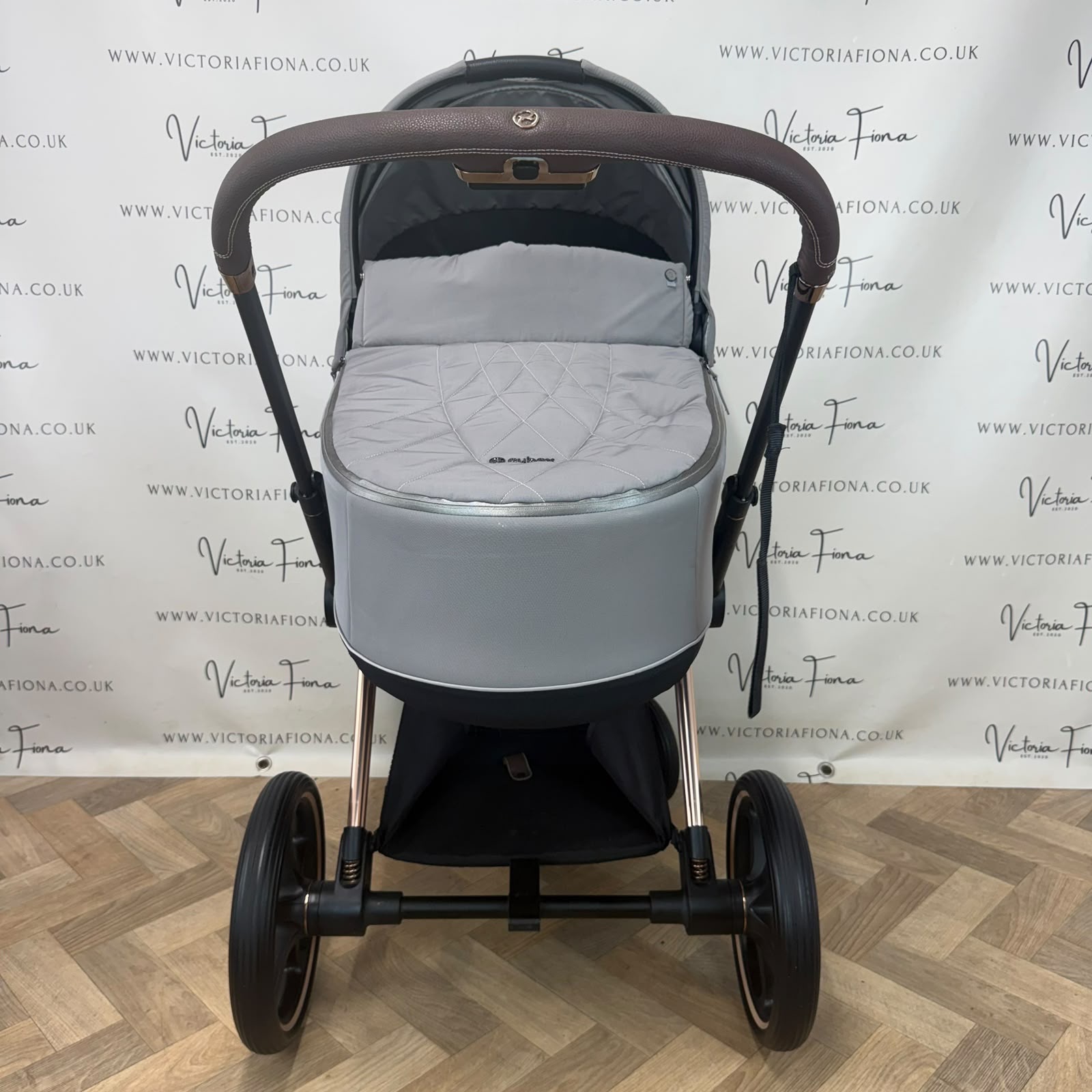 PRELOVED Cybex Priam Carrycot & Pushchair - Soho Grey - Image 3