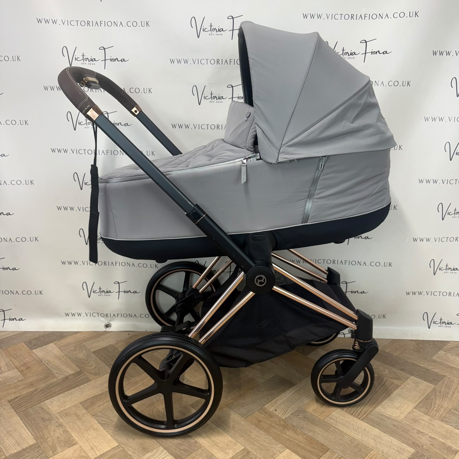 PRELOVED Cybex Priam Carrycot & Pushchair - Soho Grey - Image 4