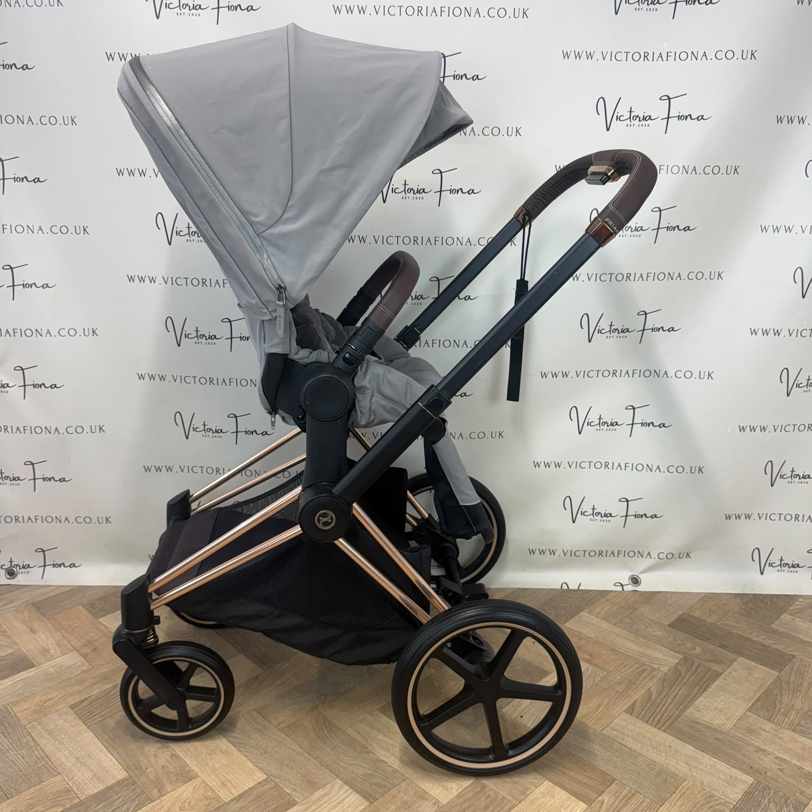 PRELOVED Cybex Priam Carrycot & Pushchair - Soho Grey - Image 7