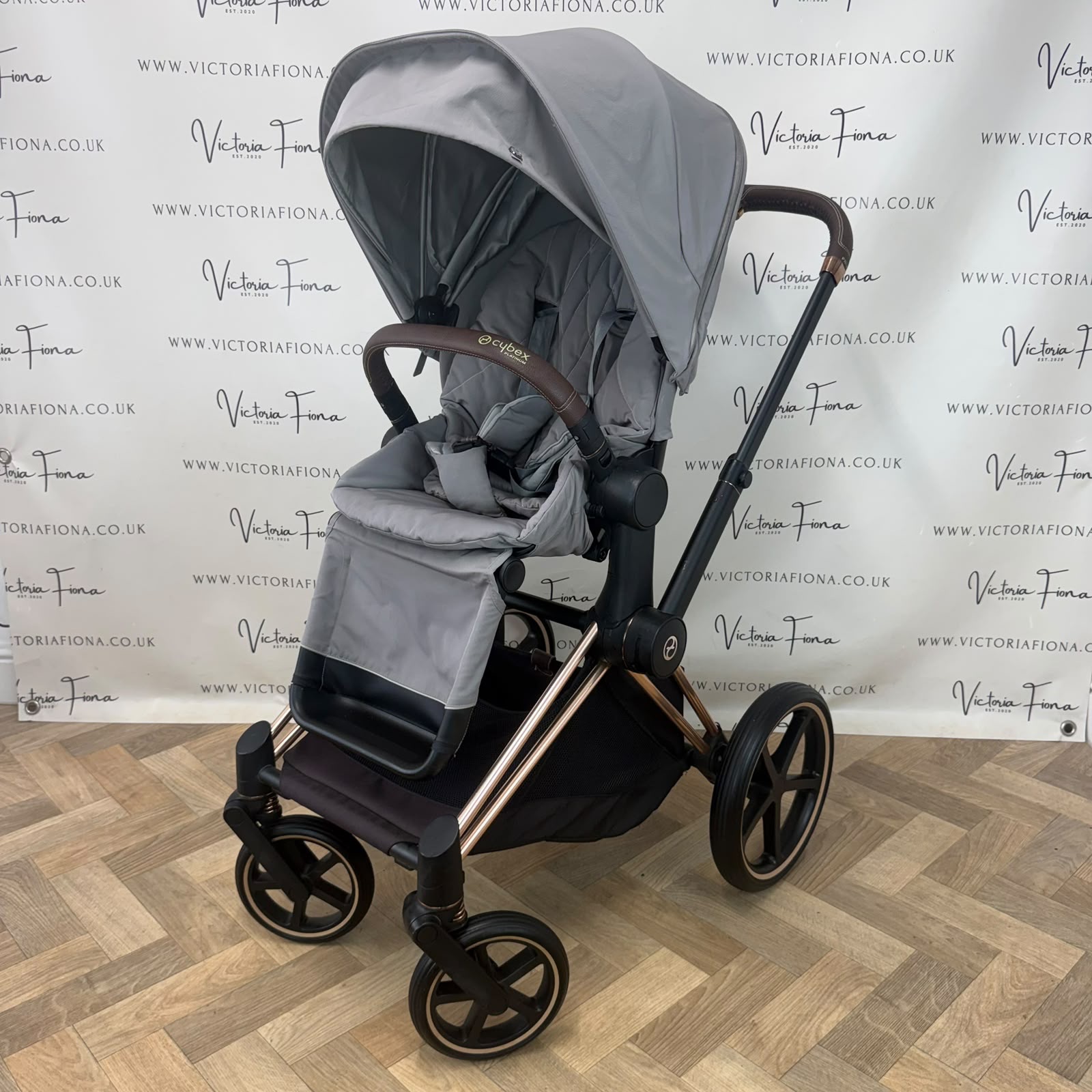 PRELOVED Cybex Priam Carrycot & Pushchair - Soho Grey - Image 9