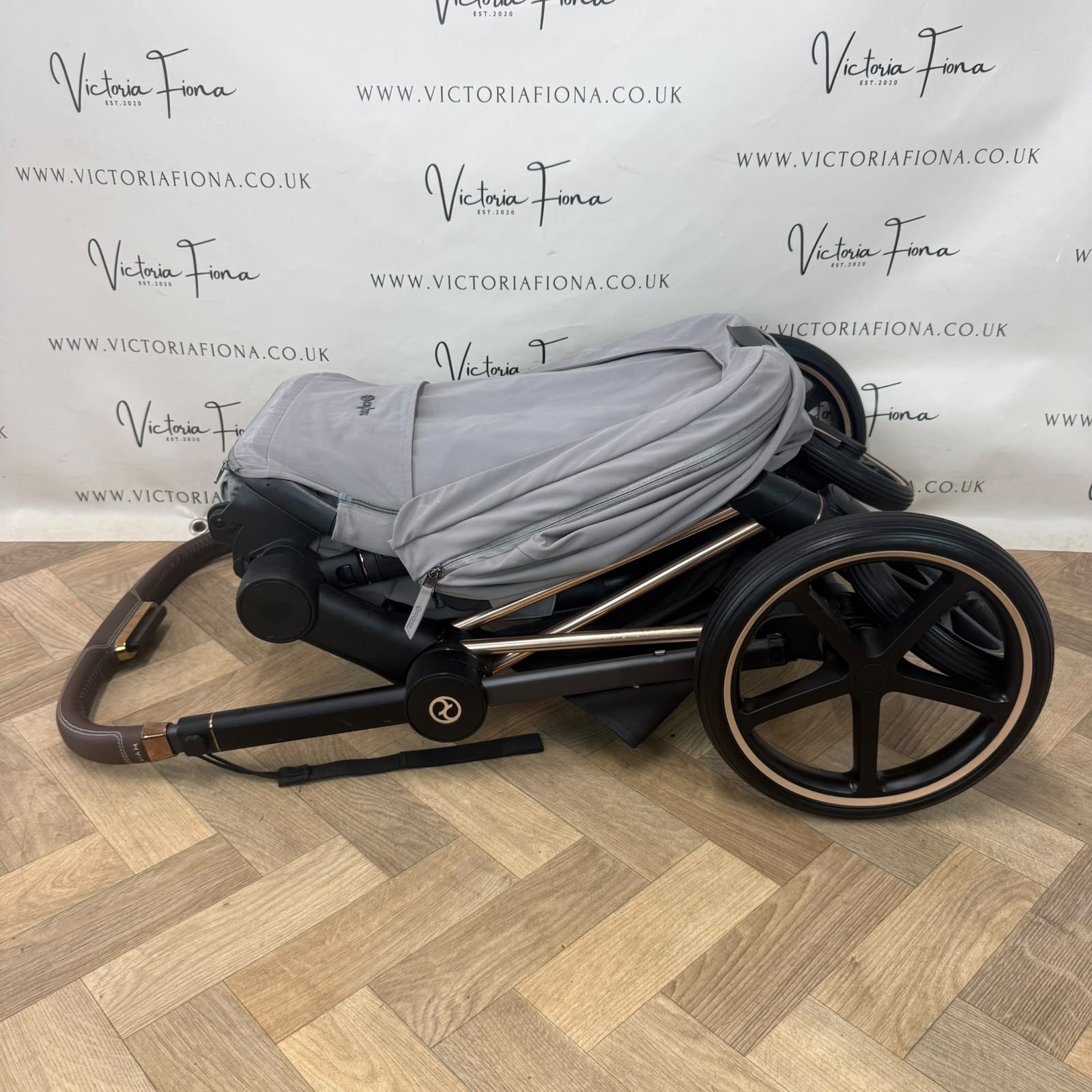 PRELOVED Cybex Priam Carrycot & Pushchair - Soho Grey - Image 10