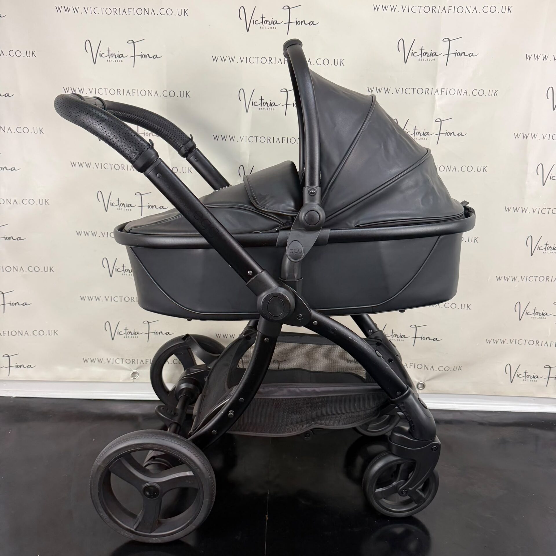PRELOVED Egg 2 Carrycot and Pushchair - Stelth Black π€ - Image 2