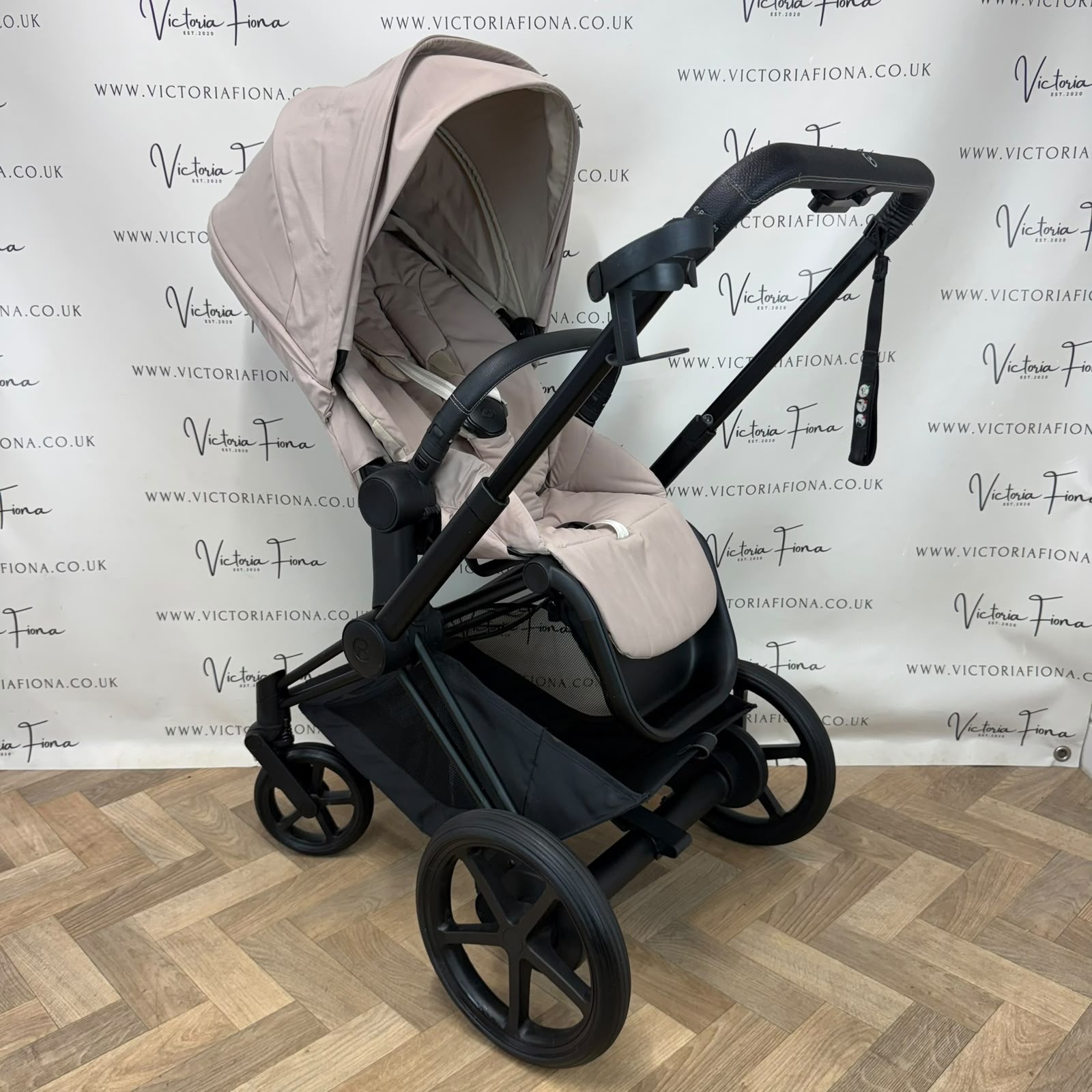 PRELOVED Cybex e-Priam Carrycot & Pushchair - Cozy Beige - Image 5