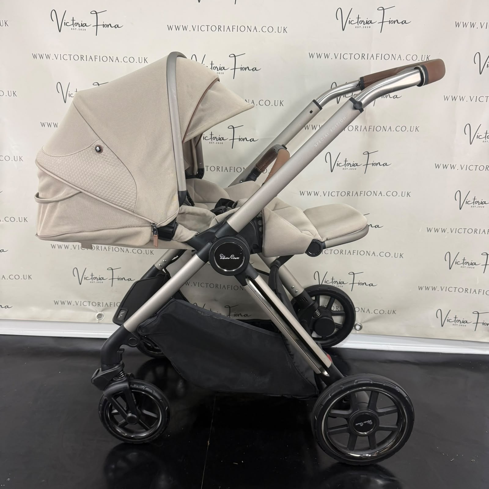 PRELOVED Silver Cross Reef 2 Carrycot & Pushchair with Dream Car Seat & Isofix - Frappe - Image 6