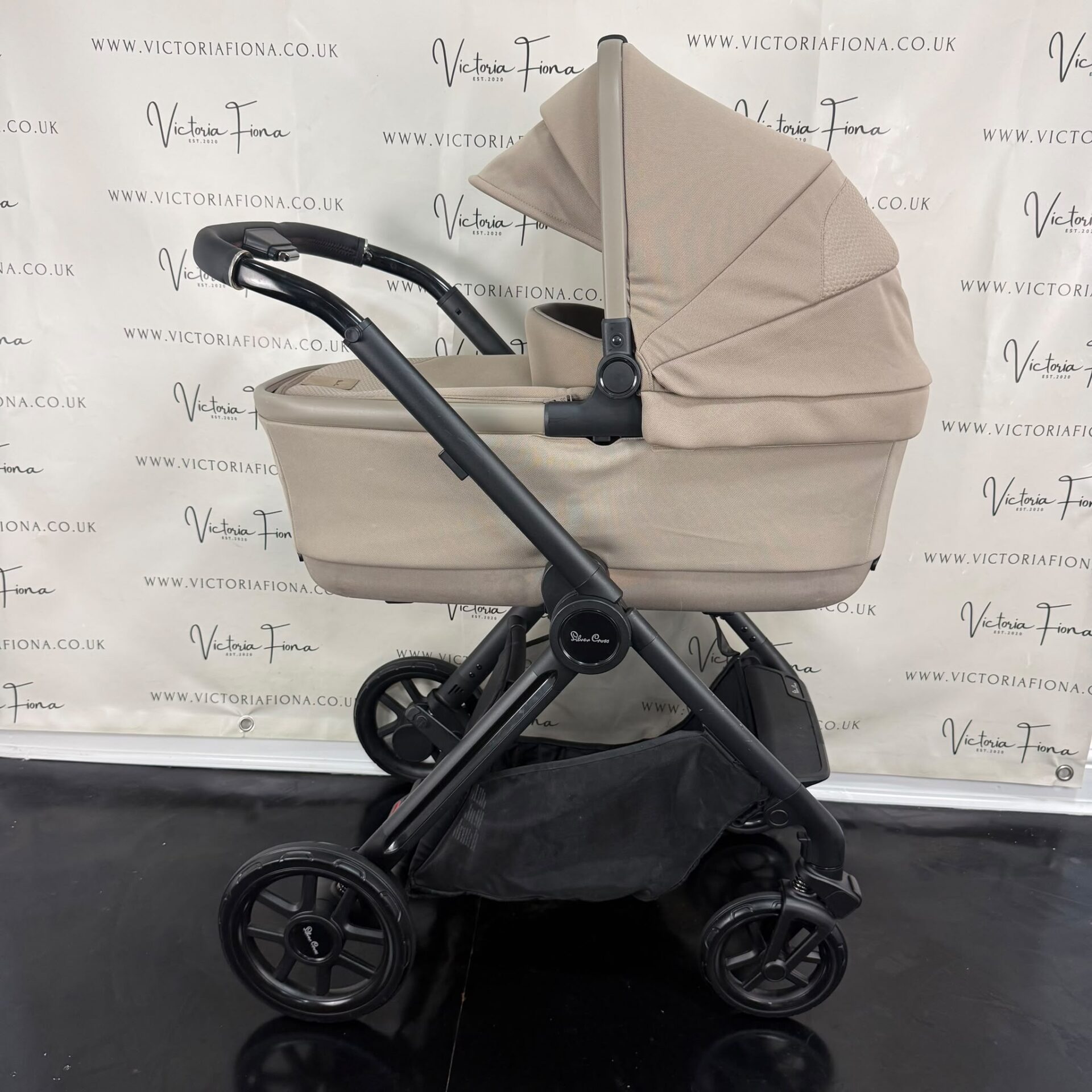 PRELOVED Silver Cross Reef 2 Carrycot & Pushchair - Mocha🤎 - Image 2