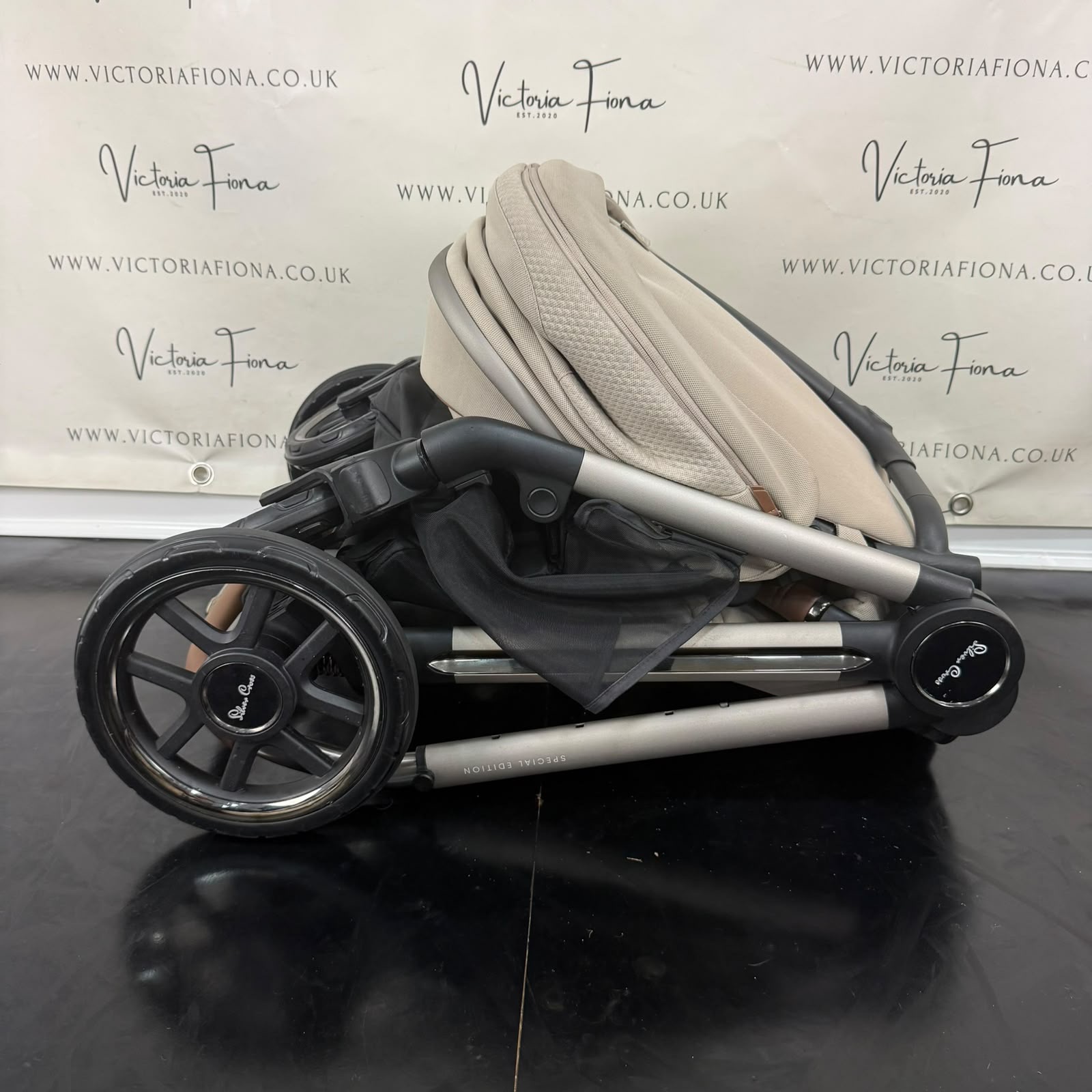 PRELOVED Silver Cross Reef 2 Carrycot & Pushchair with Dream Car Seat & Isofix - Frappe - Image 9