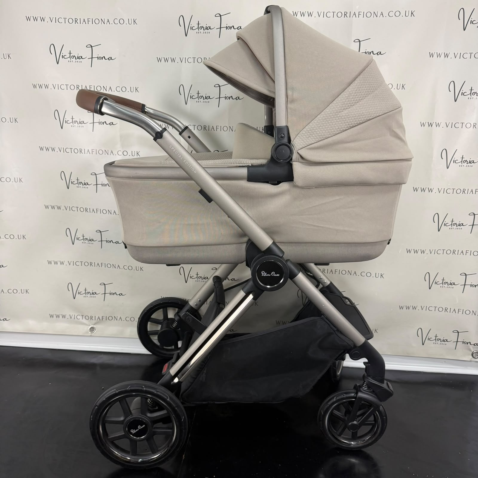 PRELOVED Silver Cross Reef 2 Carrycot & Pushchair with Dream Car Seat & Isofix - Frappe - Image 2