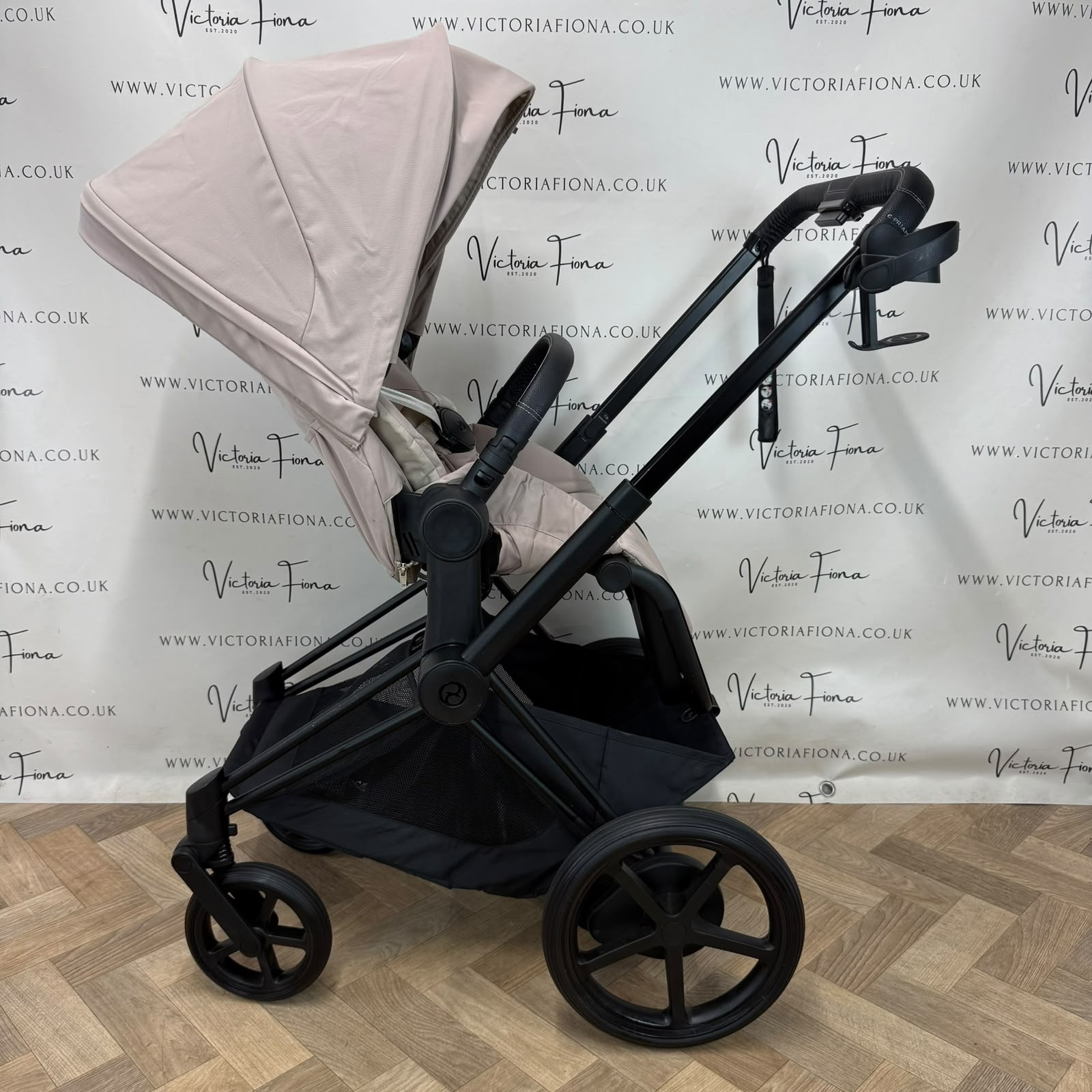 PRELOVED Cybex e-Priam Carrycot & Pushchair - Cozy Beige - Image 4