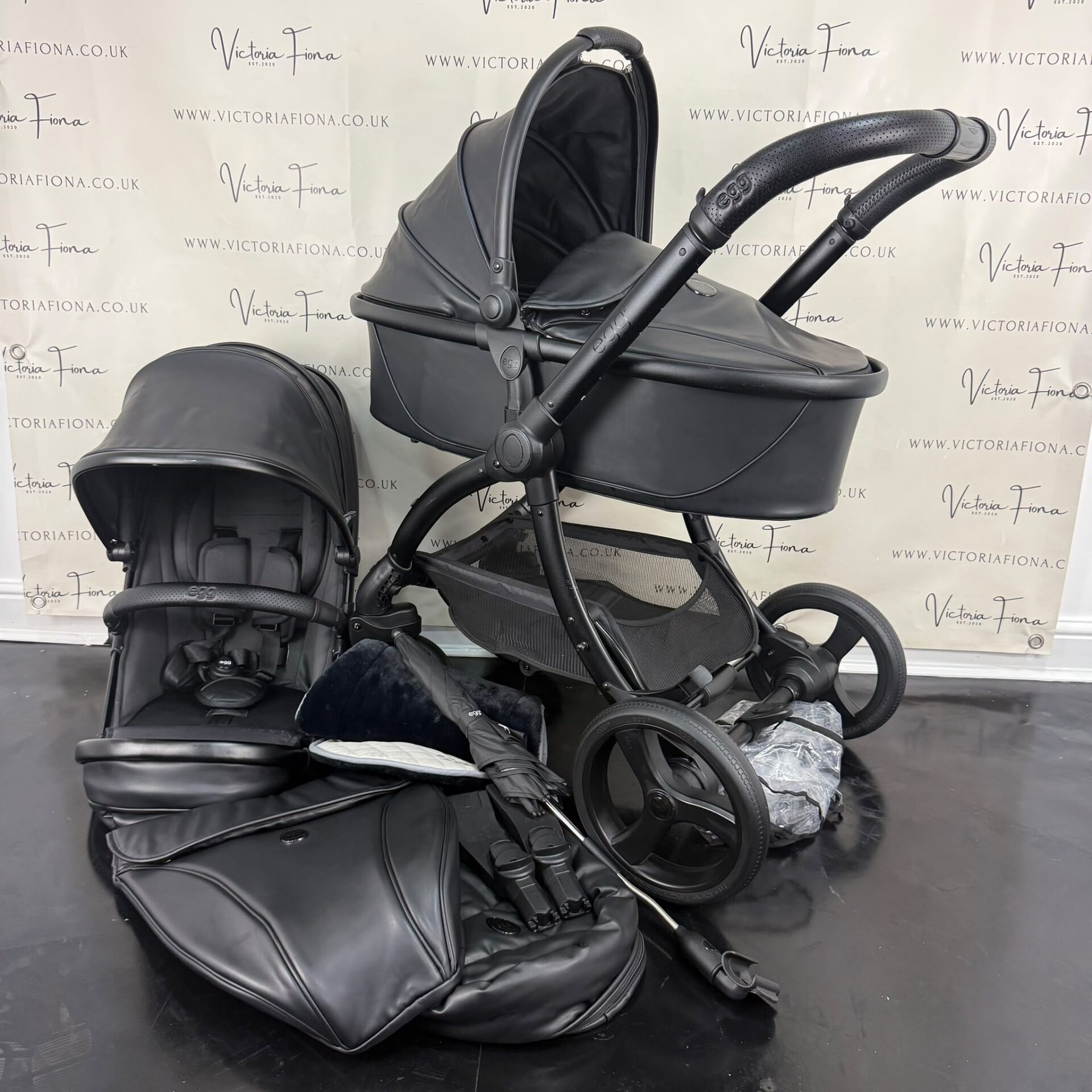 PRELOVED Egg 2 Carrycot and Pushchair - Stelth Black π€