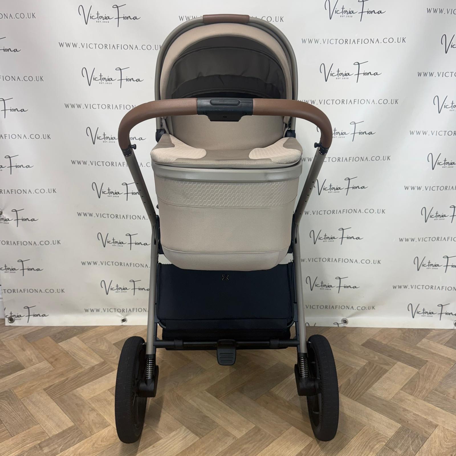 PRELOVED Silver Cross Cove Carrycot & Pushchair - Champagne - Image 4