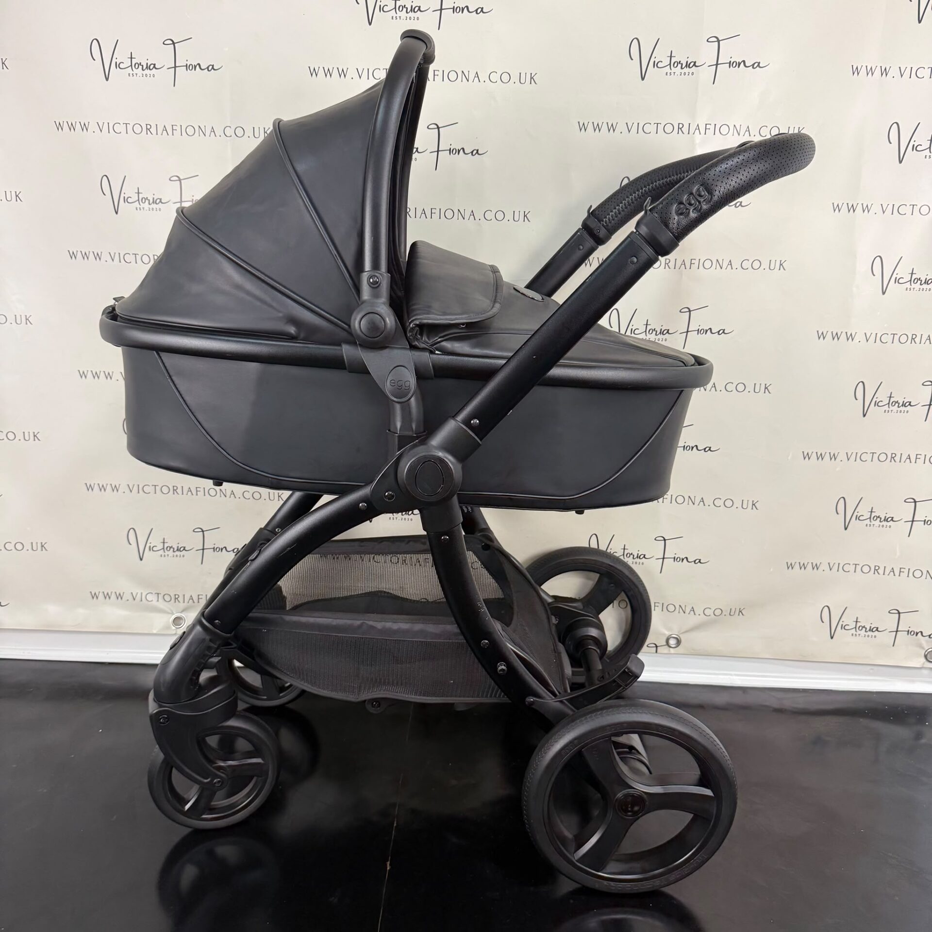 PRELOVED Egg 2 Carrycot and Pushchair - Stelth Black π€ - Image 4
