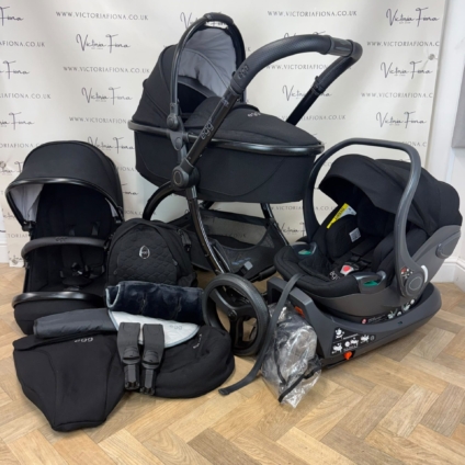 PRELOVED Egg 3 Pushchair & Carrycot with Car Seat & Isofix - Black Edition