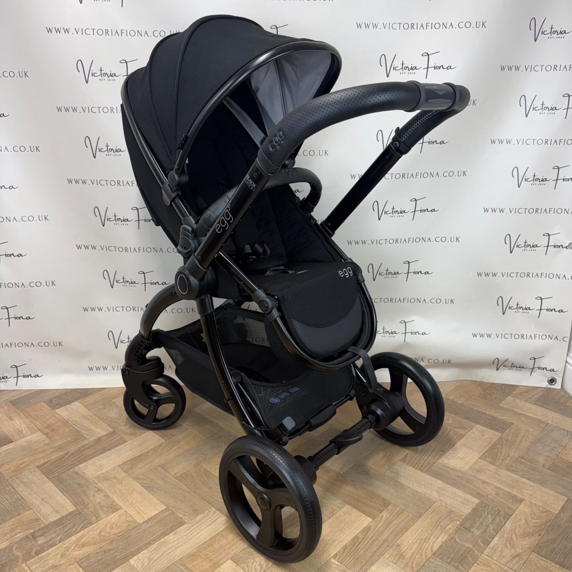 PRELOVED Egg 3 Pushchair & Carrycot with Car Seat & Isofix - Black Edition - Image 5