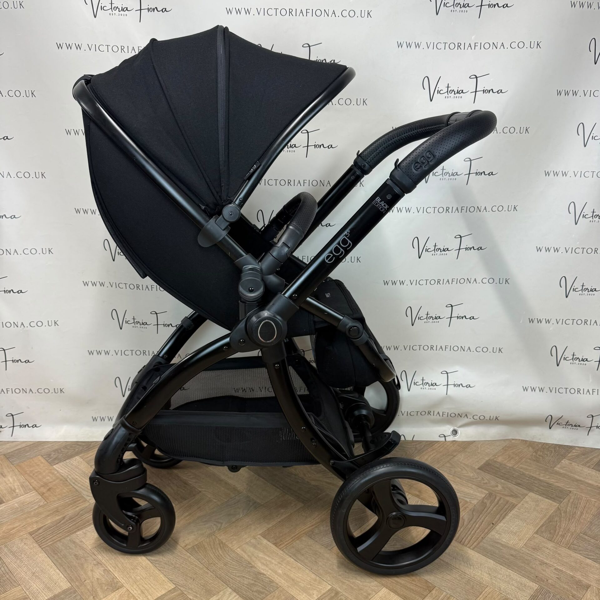 PRELOVED Egg 3 Pushchair & Carrycot with Car Seat & Isofix - Black Edition - Image 6