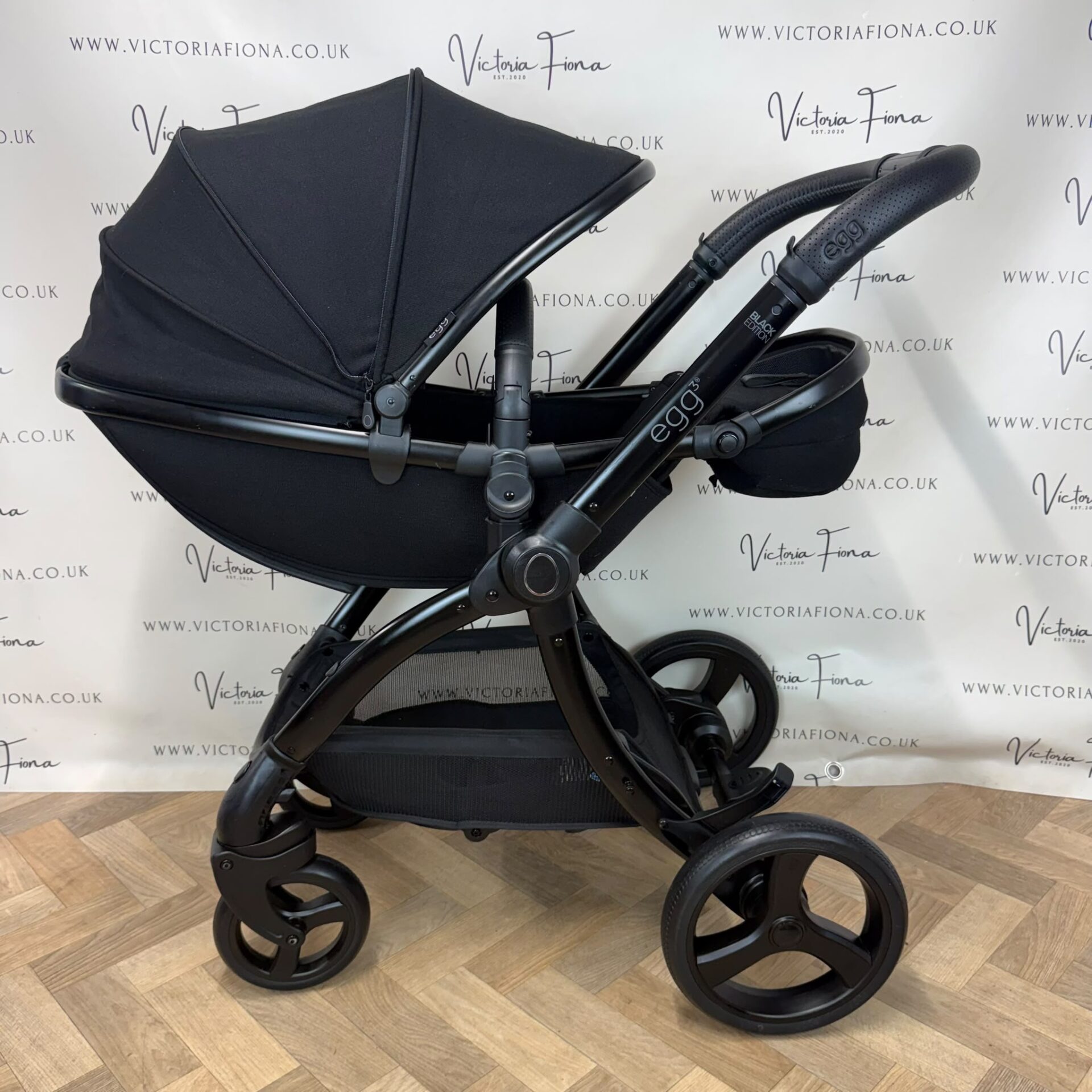PRELOVED Egg 3 Pushchair & Carrycot with Car Seat & Isofix - Black Edition - Image 7