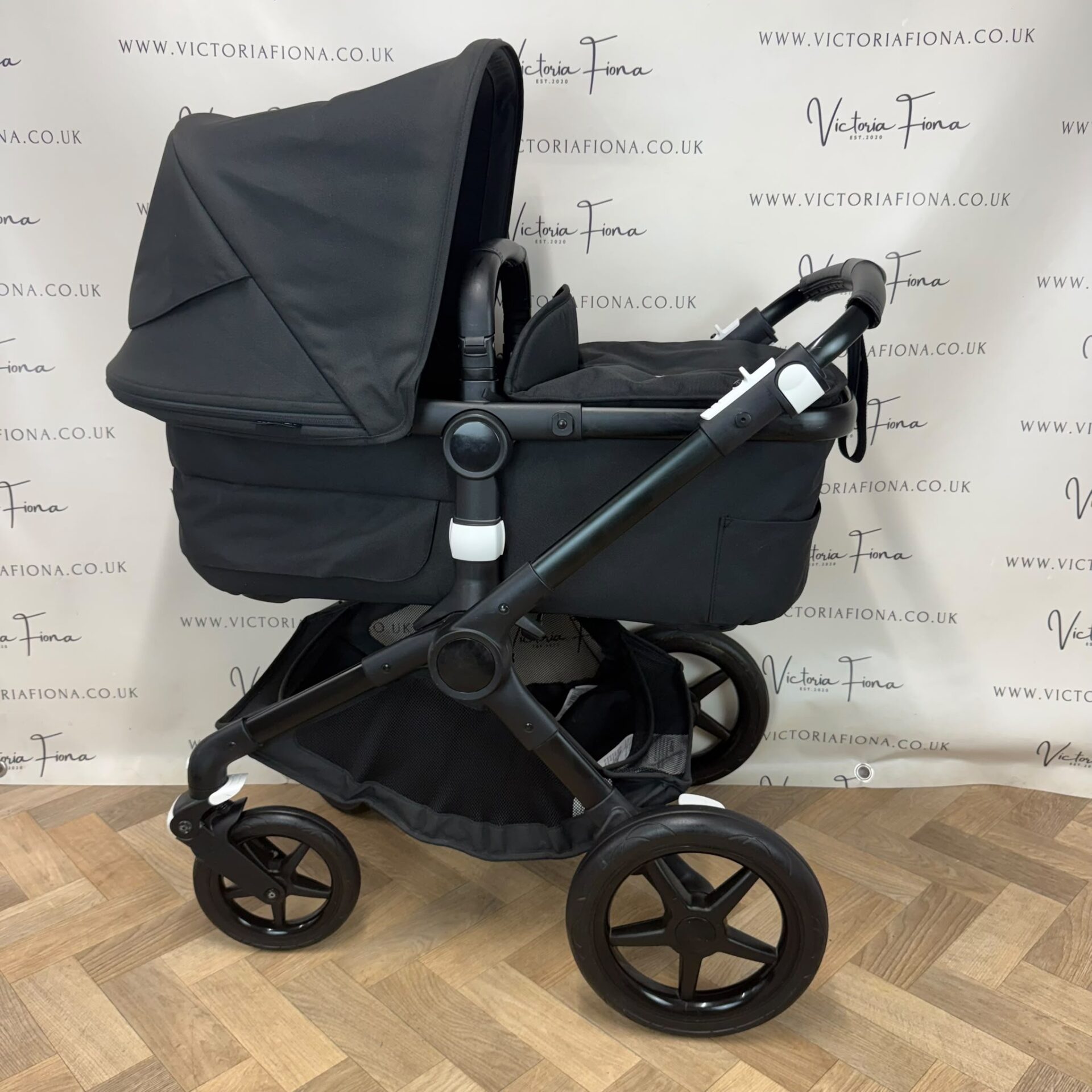 PRELOVED Bugaboo Fox 3 Pushchair & Carrycot – Black With Black Chassis - Image 2