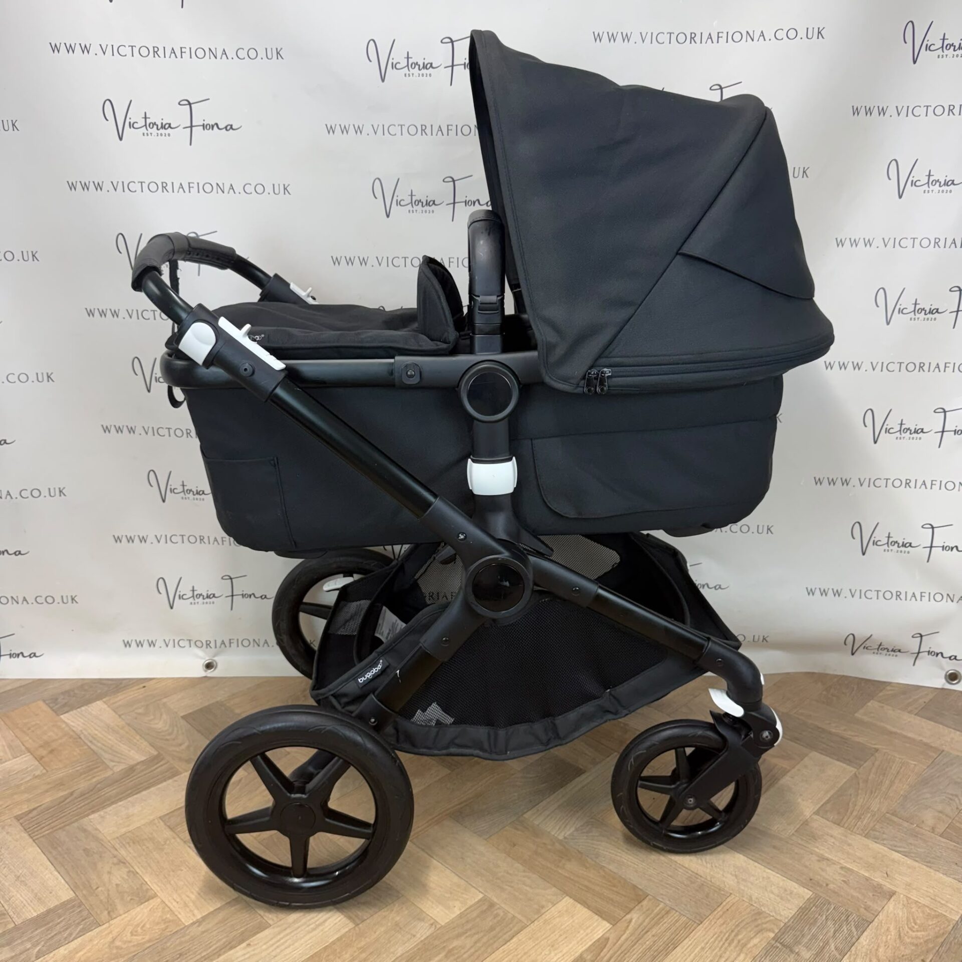 PRELOVED Bugaboo Fox 3 Pushchair & Carrycot – Black With Black Chassis - Image 4
