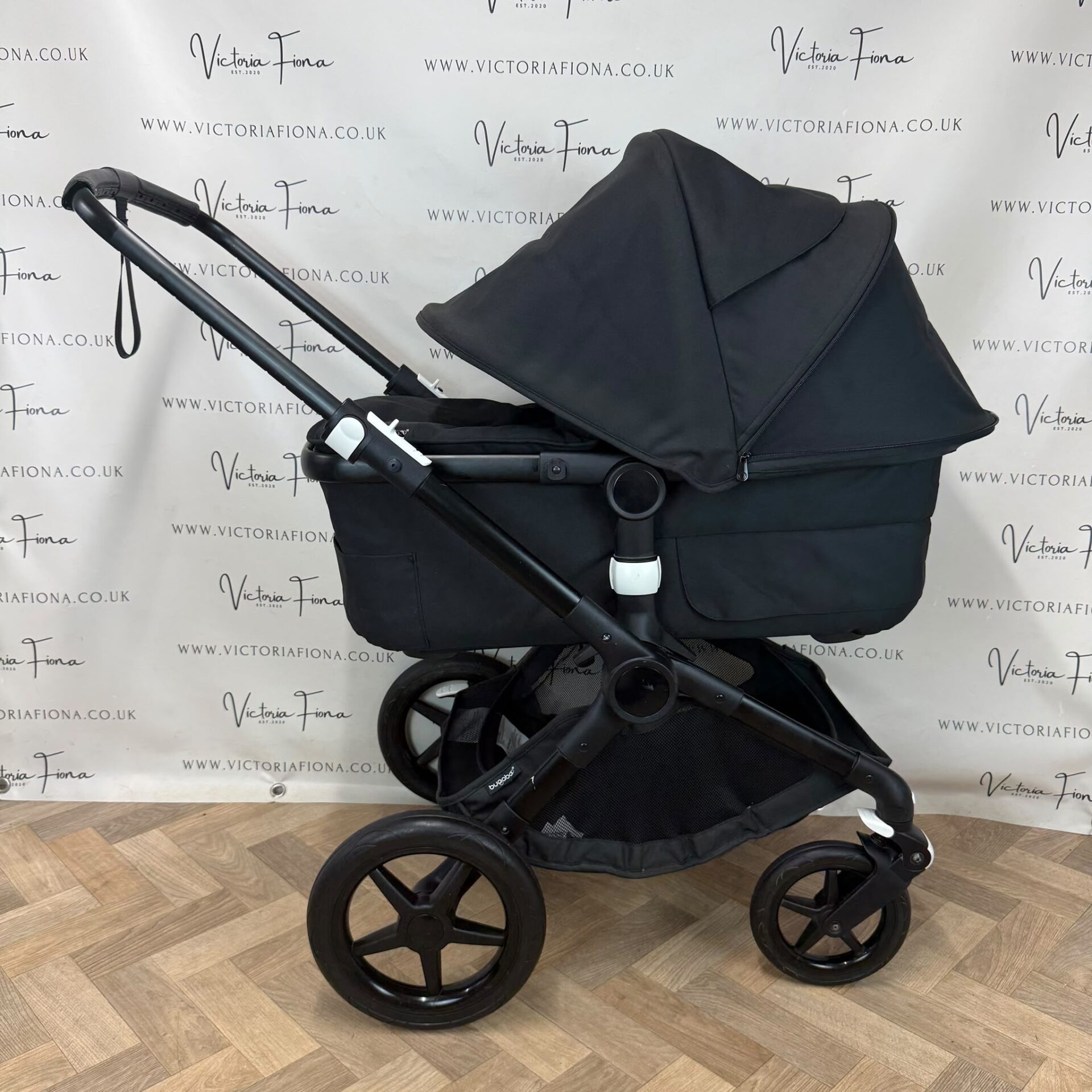 PRELOVED Bugaboo Fox 3 Pushchair & Carrycot – Black With Black Chassis - Image 5
