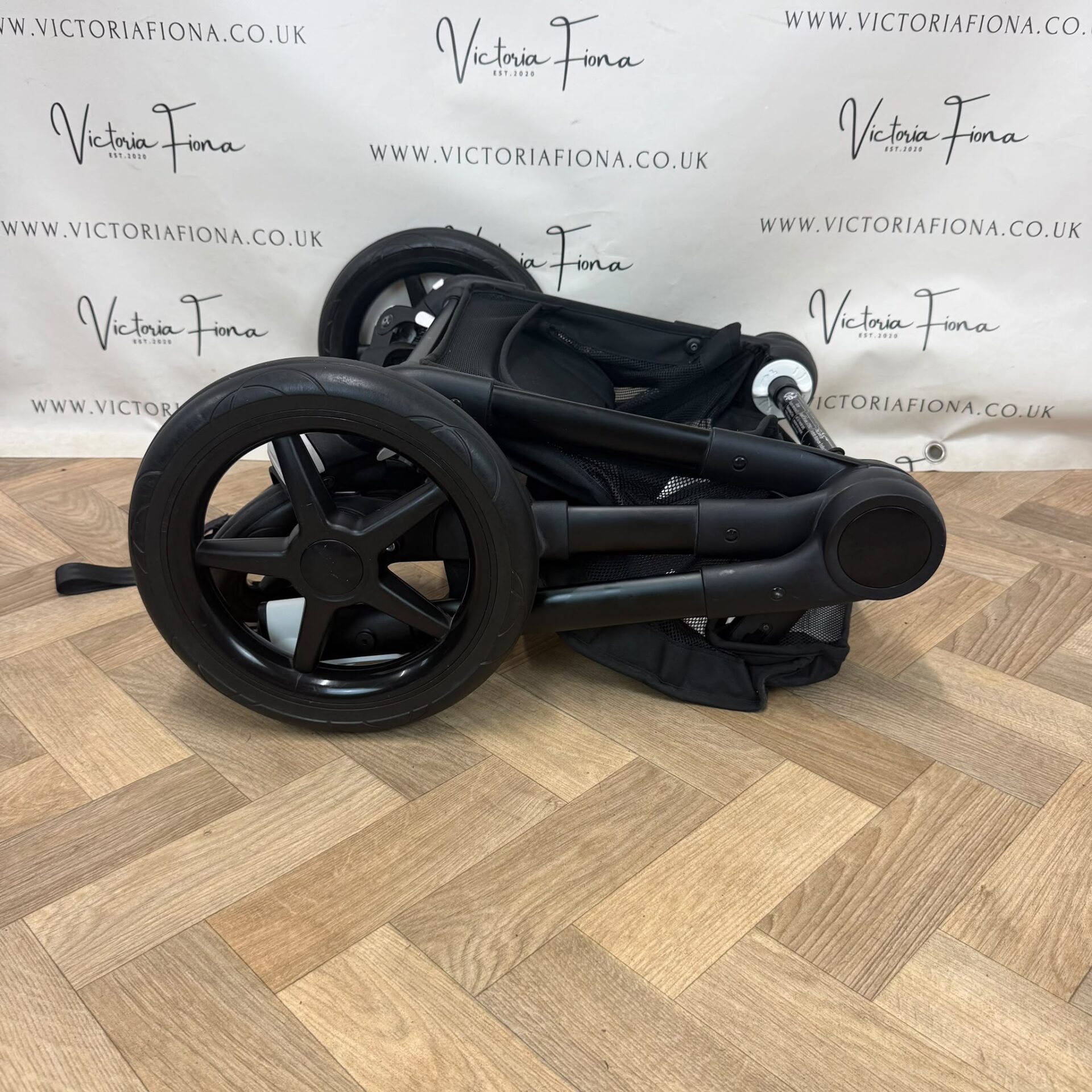 PRELOVED Bugaboo Fox 3 Pushchair & Carrycot – Black With Black Chassis - Image 10