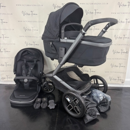 PRELOVED Maxi Cosi Fame Carrycot & Pushchair - Black