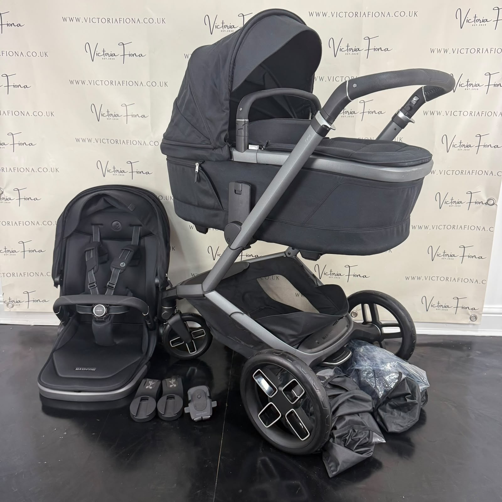 PRELOVED Maxi Cosi Fame Carrycot & Pushchair - Black